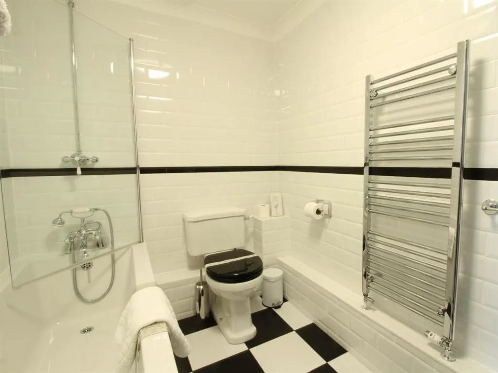 Bathroom in Pilgrims Hotel