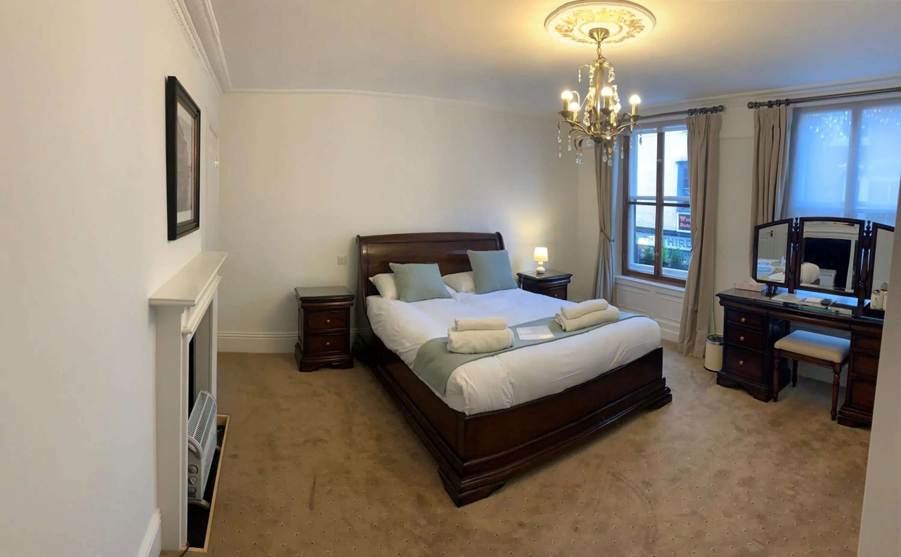 Bedroom, Bed in Pilgrims Hotel