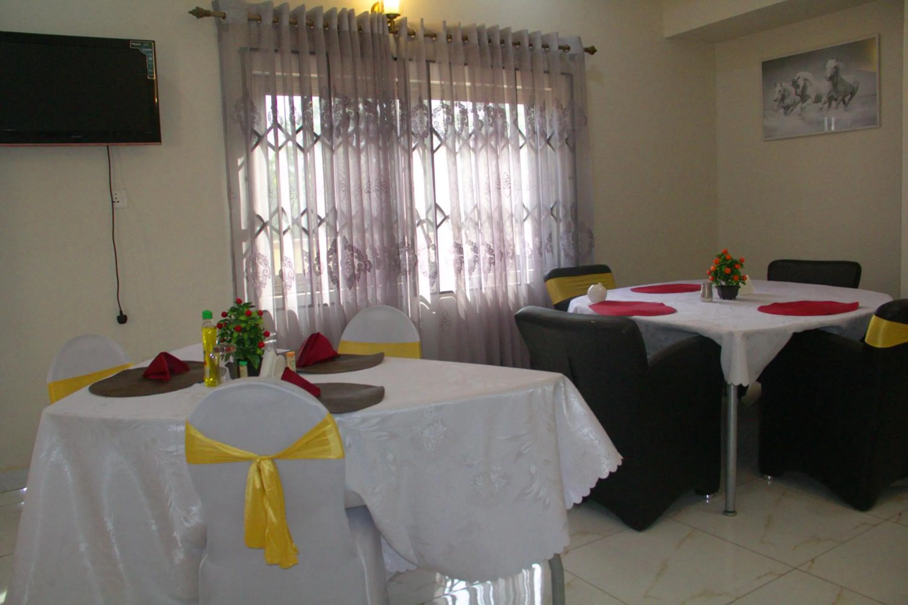 Dining area in Gold Plus Hotel Ghana