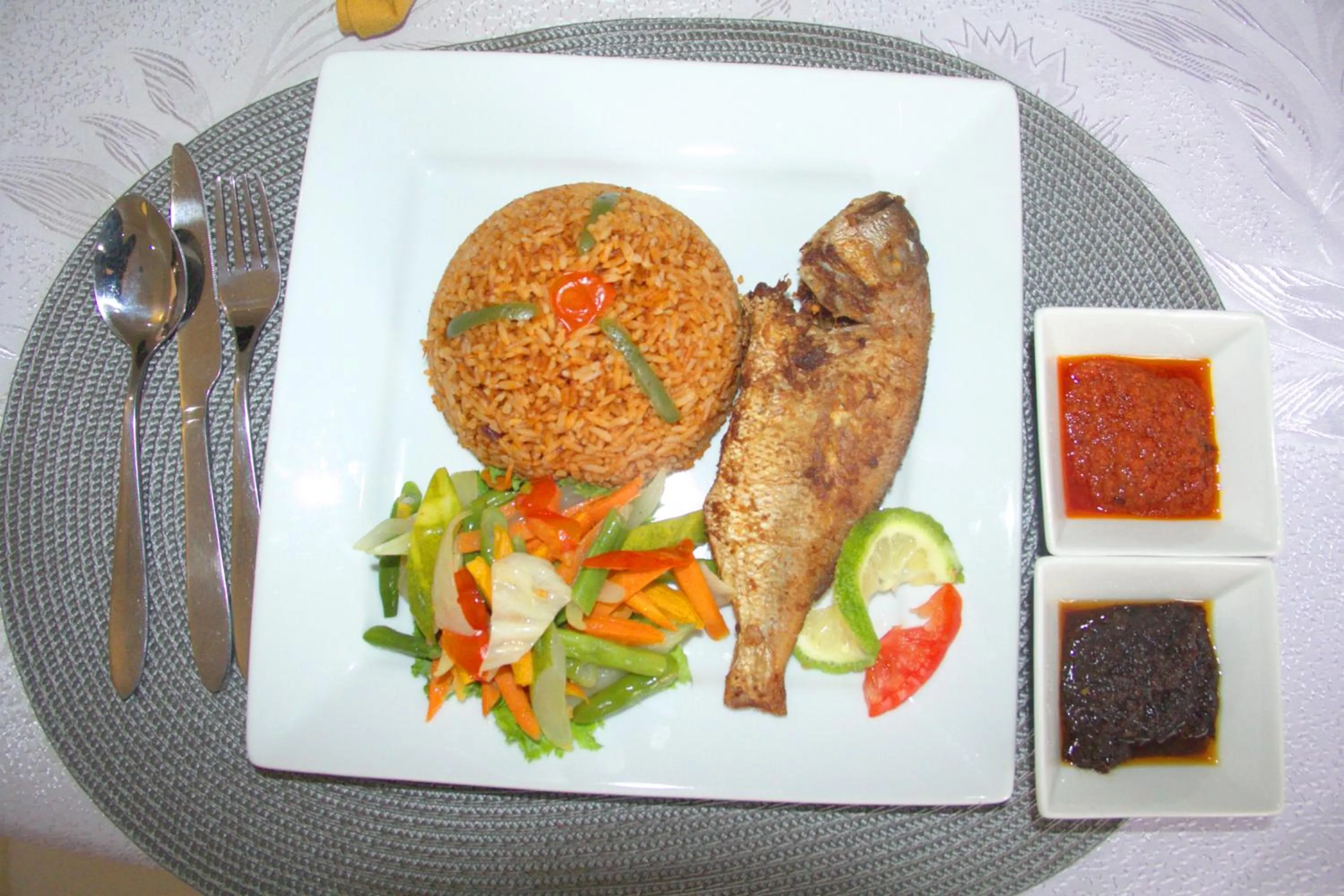 Restaurant/places to eat in Gold Plus Hotel Ghana
