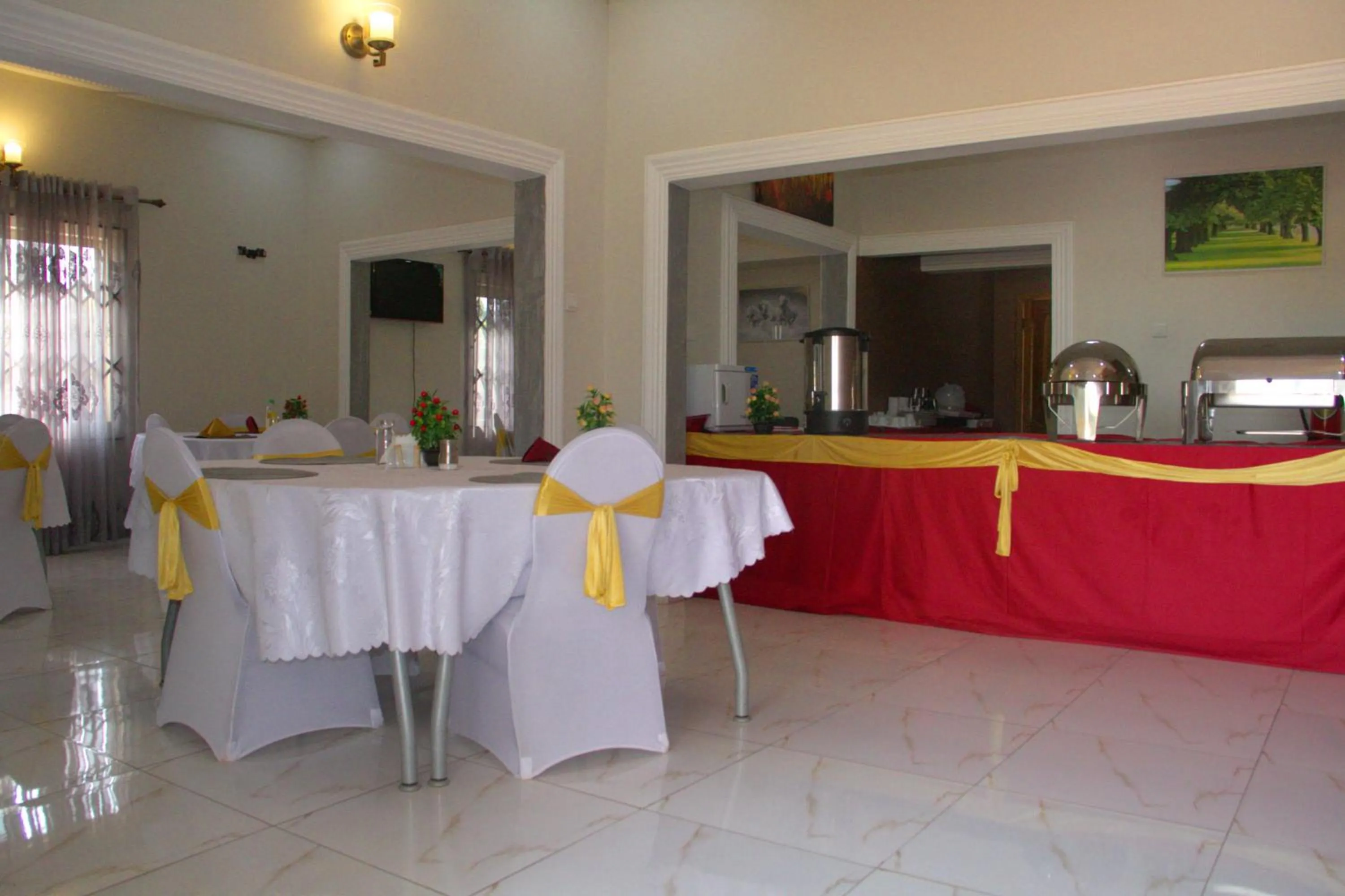 Kitchen or kitchenette in Gold Plus Hotel Ghana