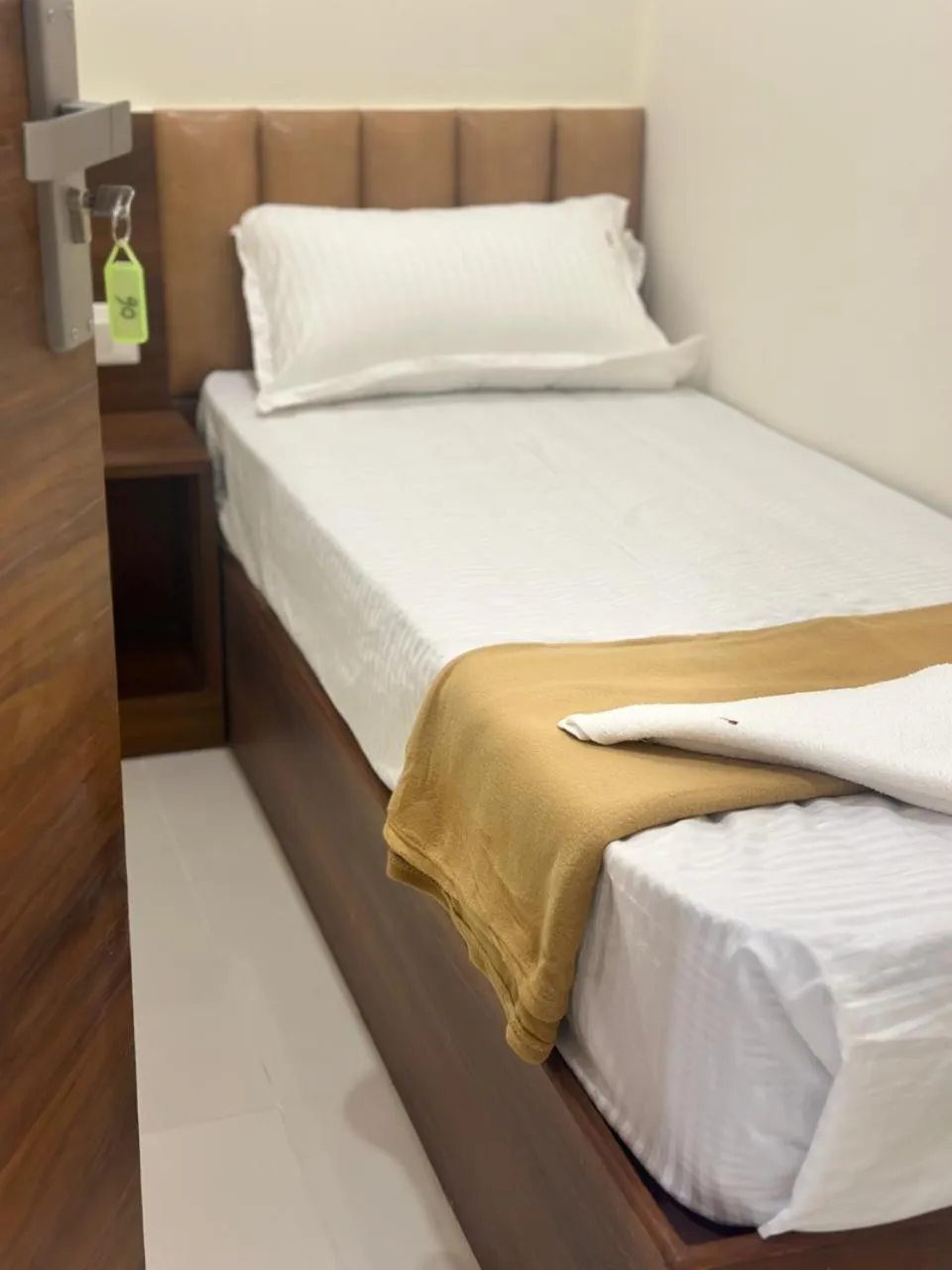 Bed in Hotel Pride Inn