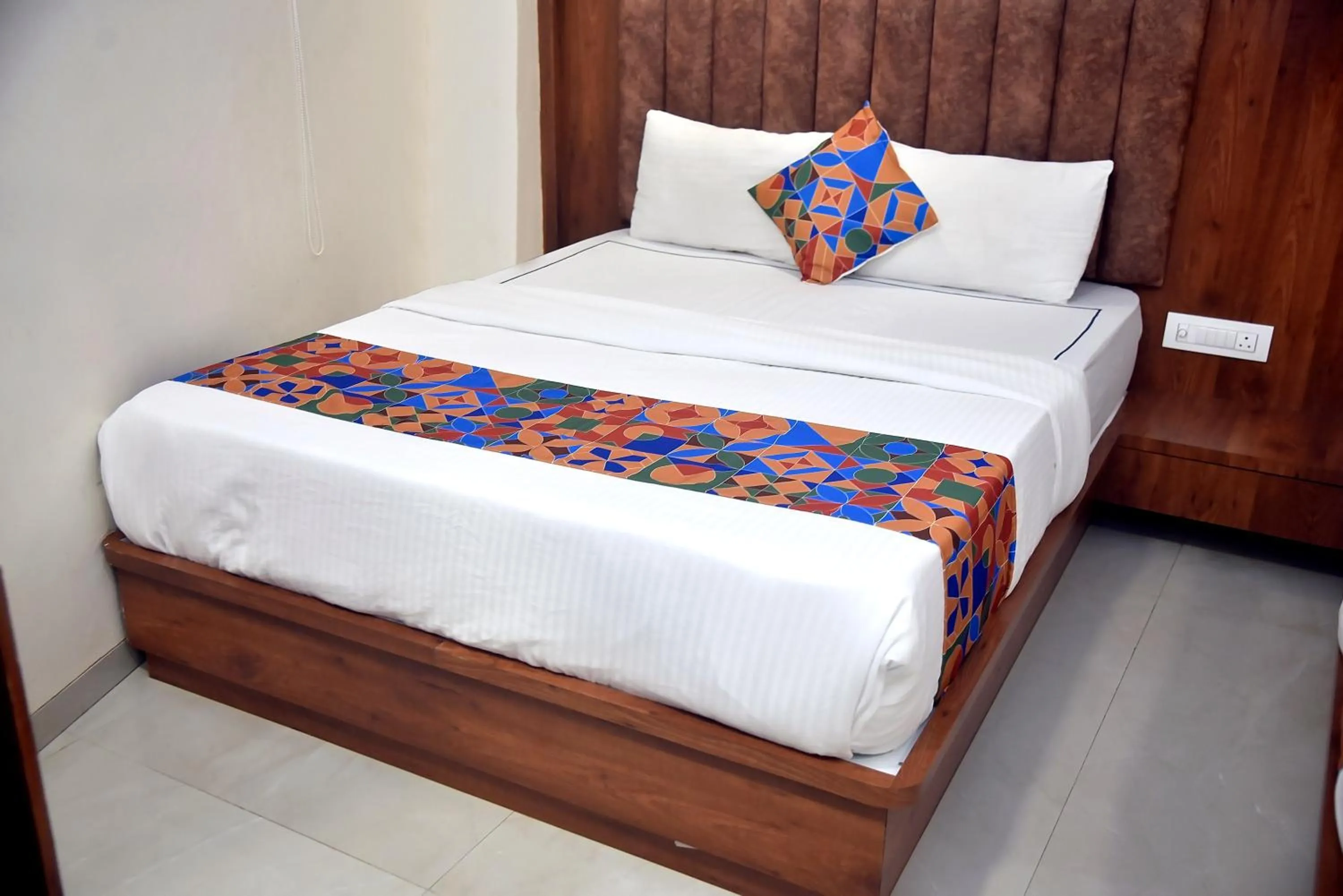 Bed in Hotel Pride Inn