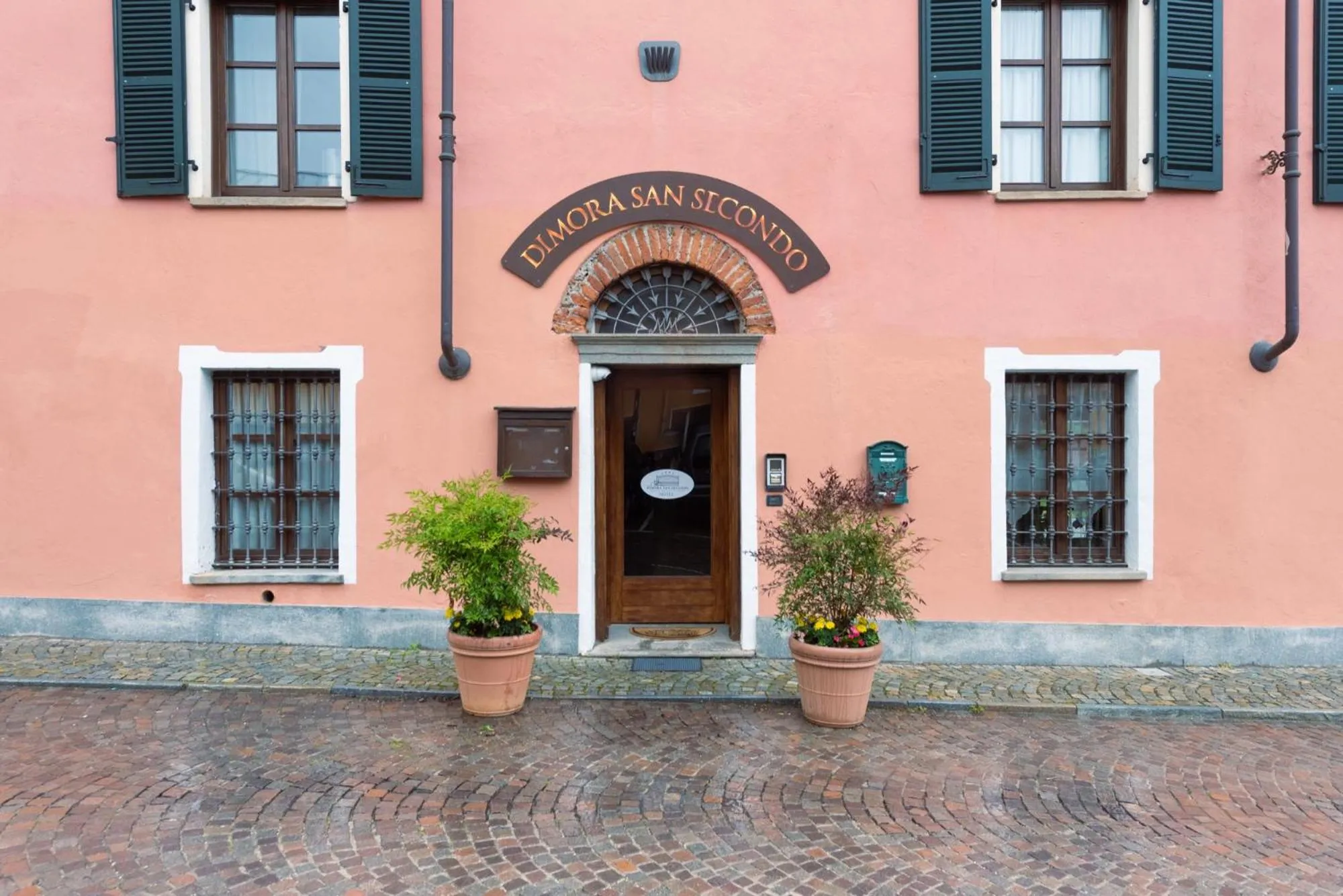 Facade/entrance in Dimora San Secondo