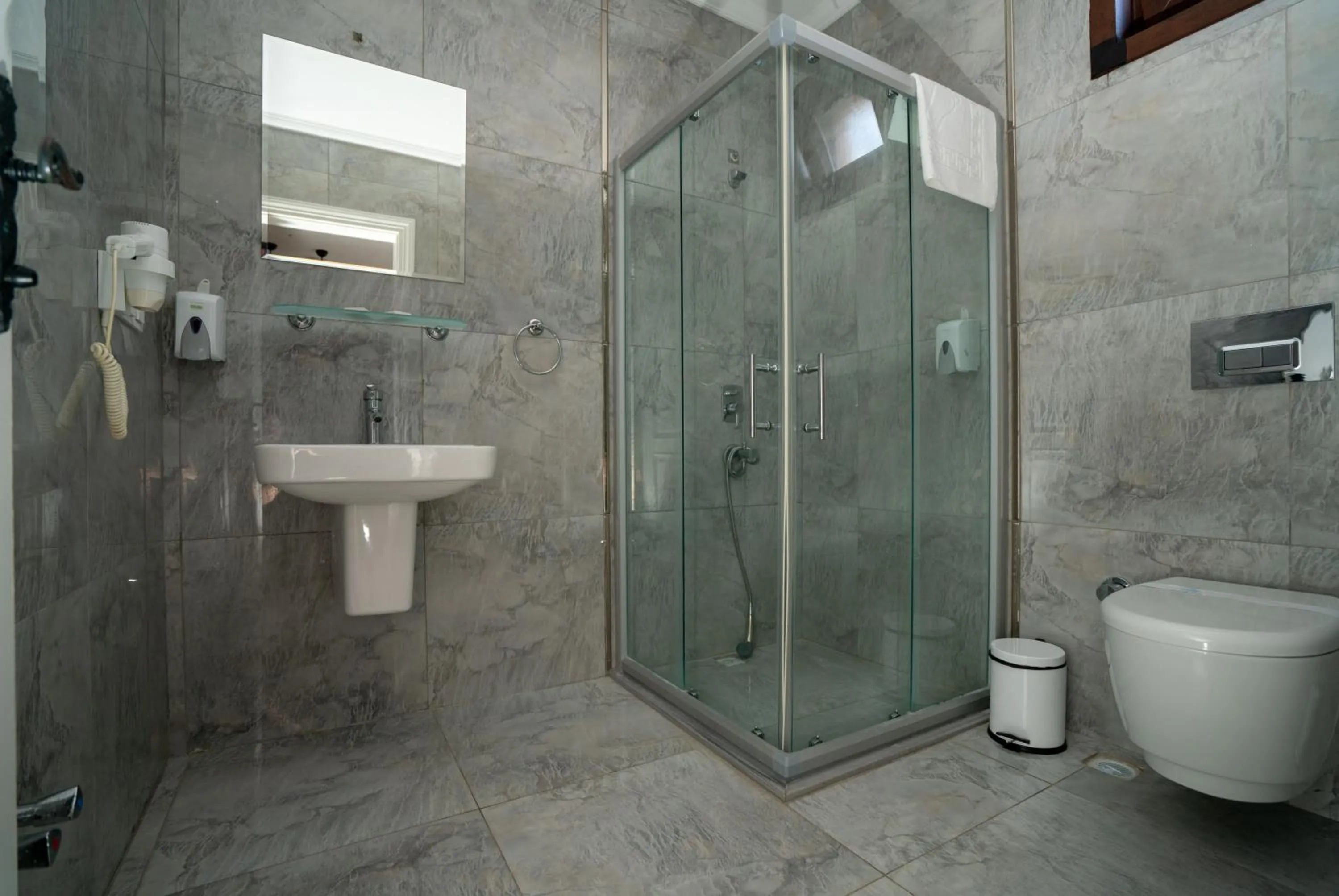 Shower in Harakop Otel