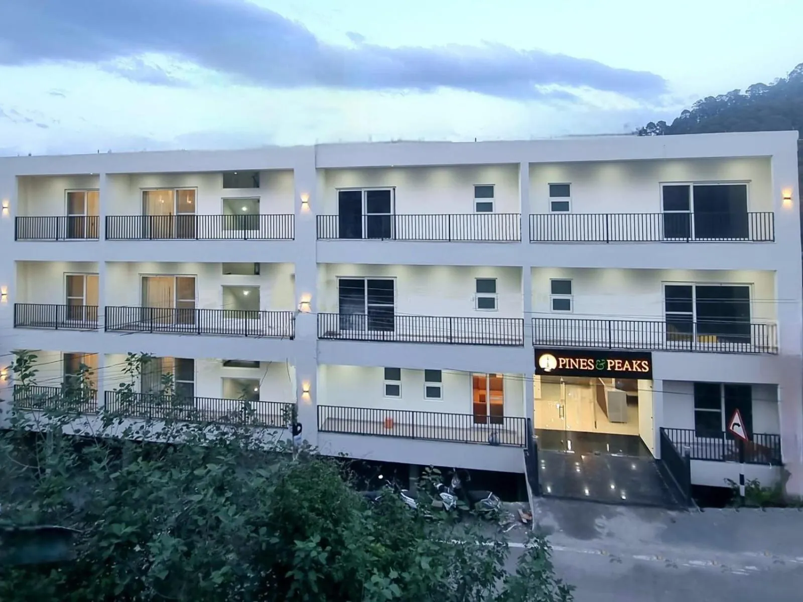 Property building in Hotel Pines & Peaks Dalhousie