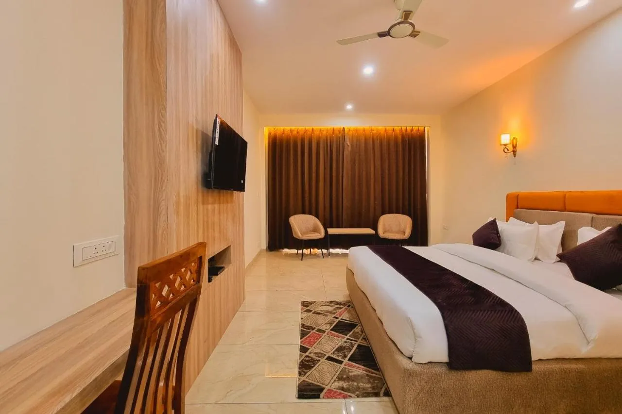 TV and multimedia in Hotel Pines & Peaks Dalhousie