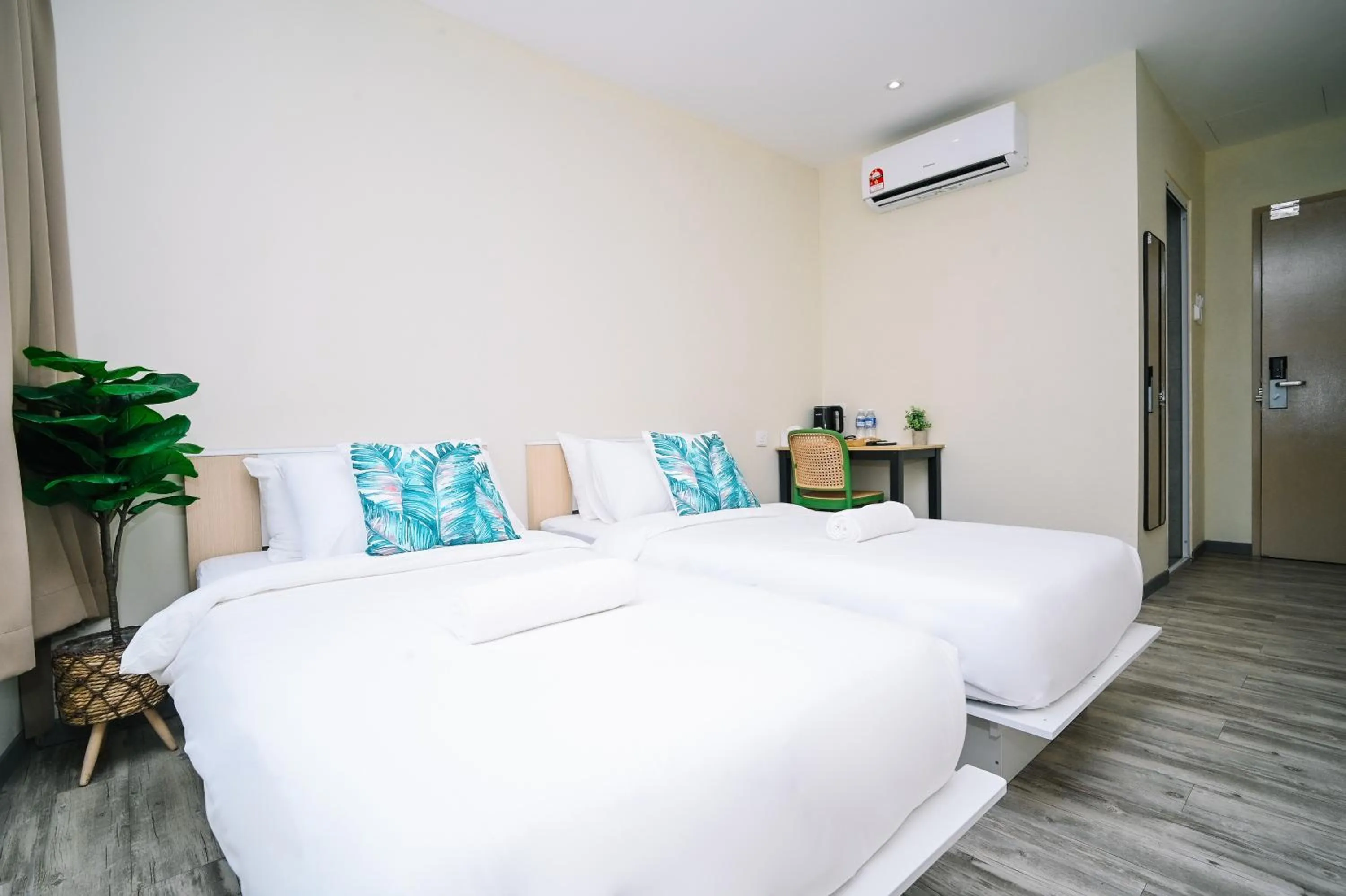 Bed in Swing & Pillows - Putrajaya Selangor