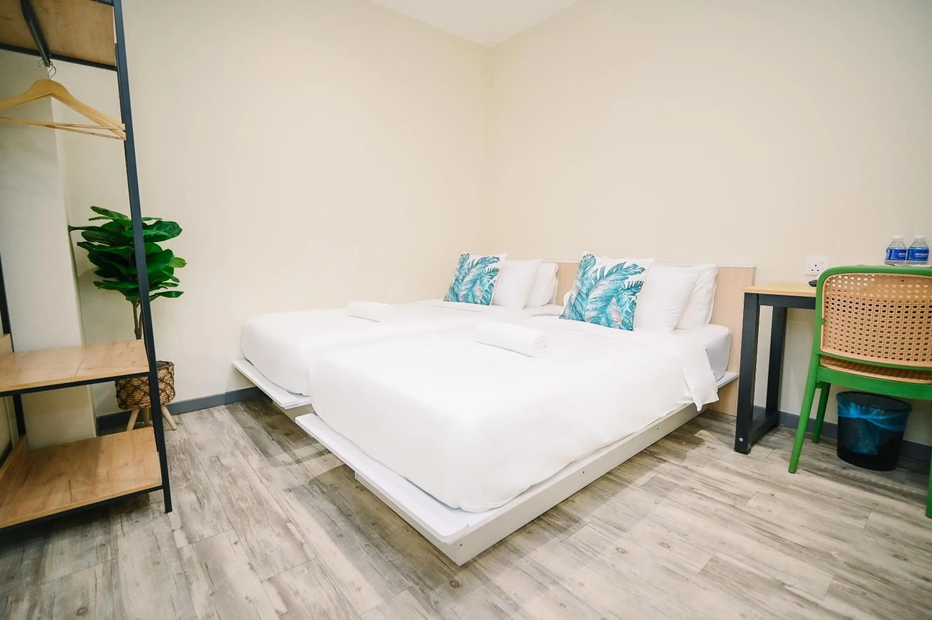 Bed in Swing & Pillows - Putrajaya Selangor