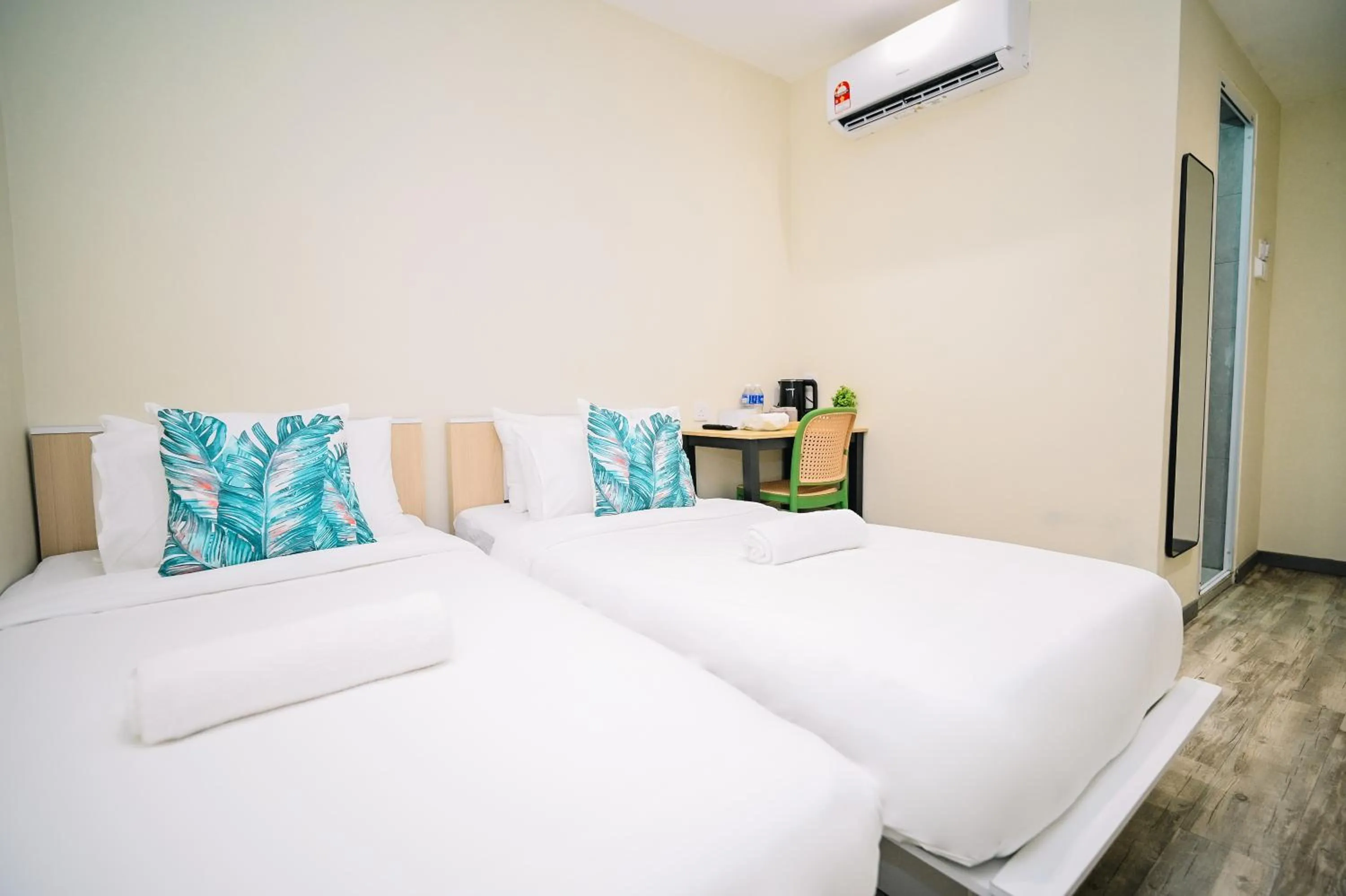 Bed in Swing & Pillows - Putrajaya Selangor