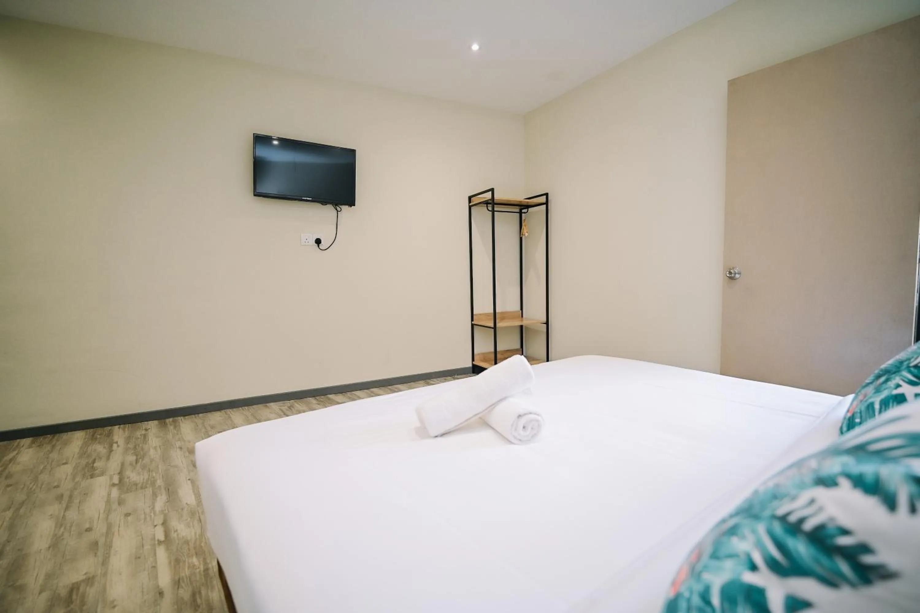 Bed in Swing & Pillows - Putrajaya Selangor