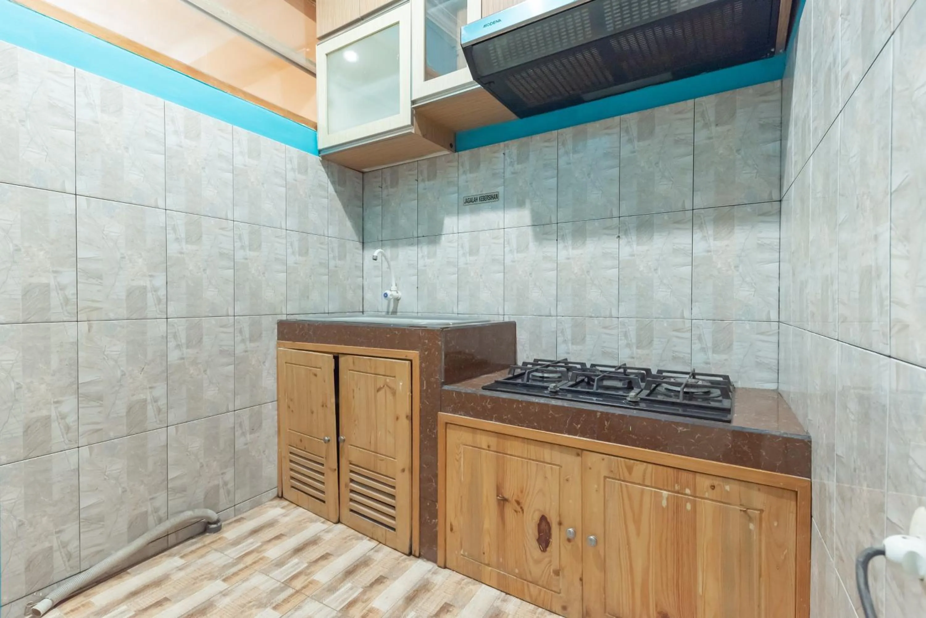 Kitchen or kitchenette in Sans Stay Skyland Pasteur Bandung