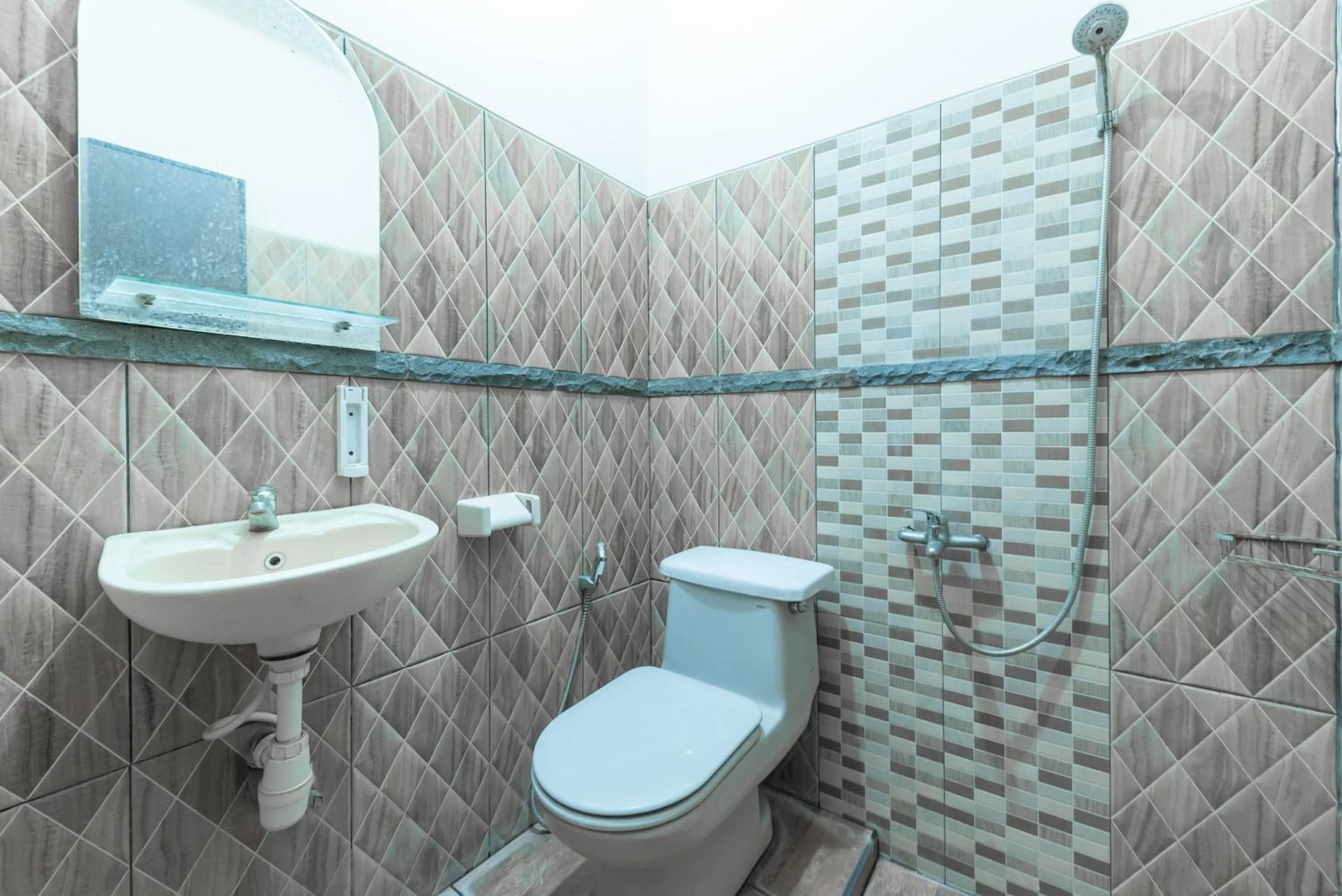 Bathroom in Sans Stay Skyland Pasteur Bandung