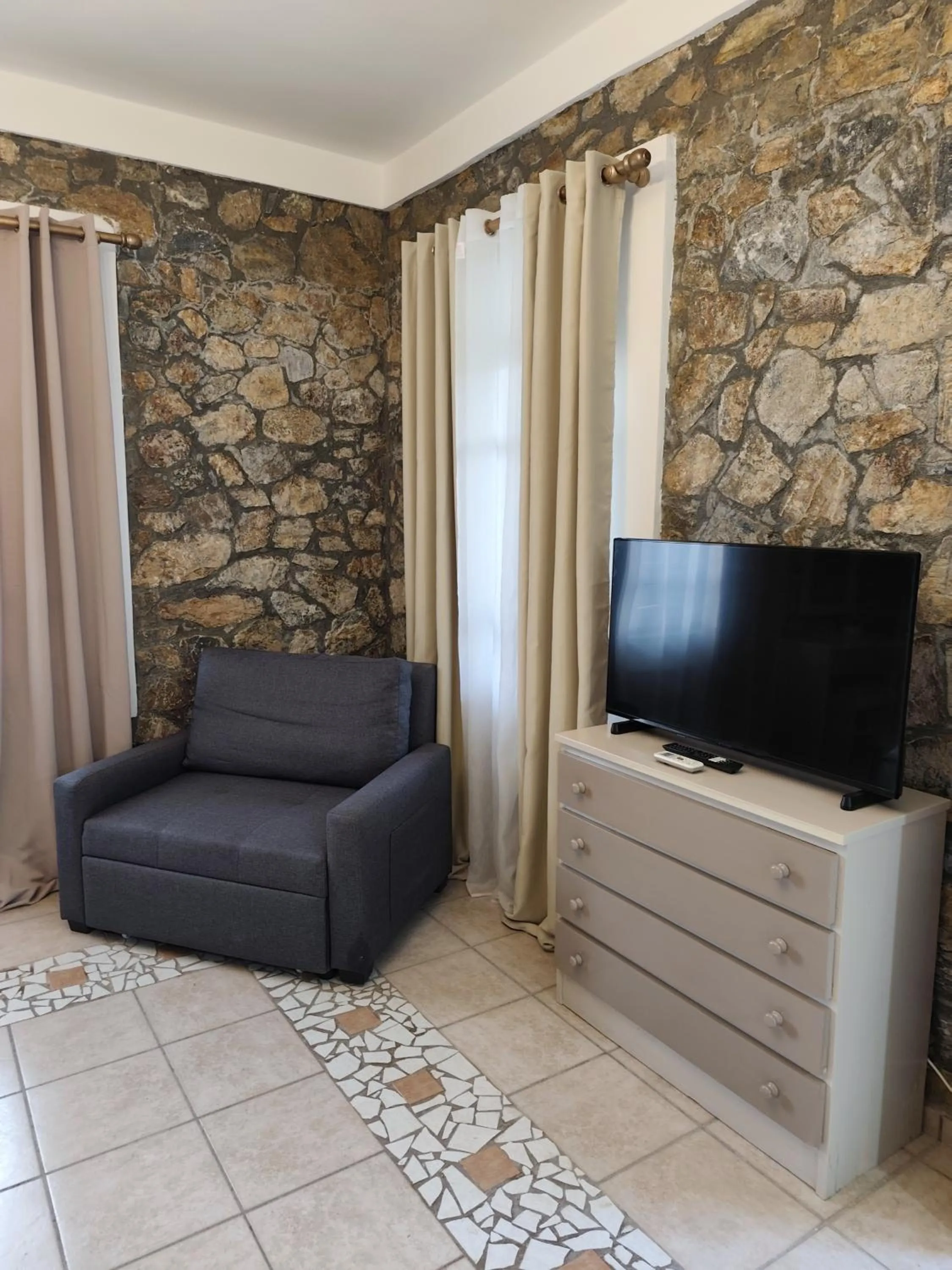 TV and multimedia in Elia Village by Irida Iris Group