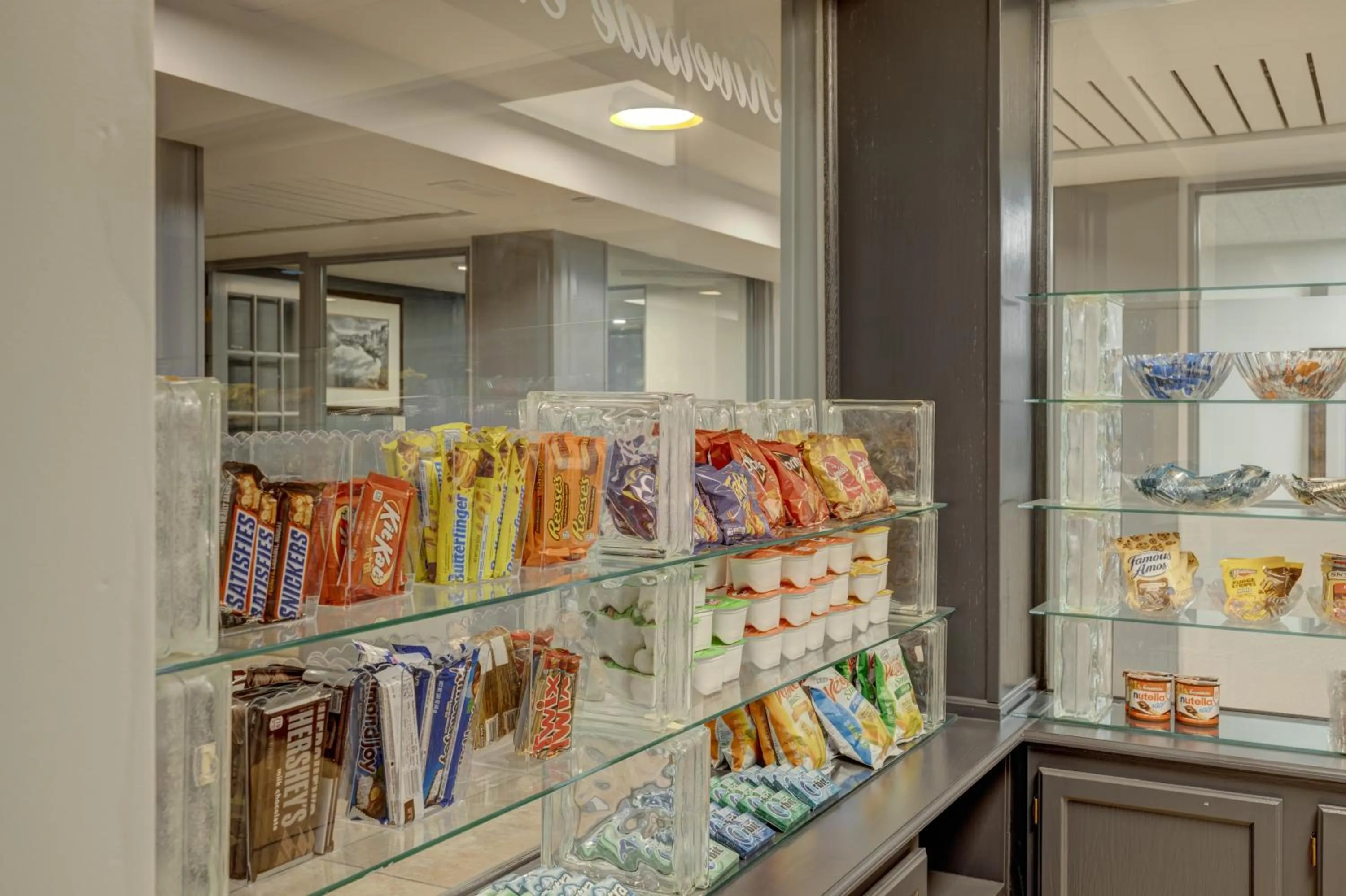 Restaurant/places to eat in Riverside Hotel