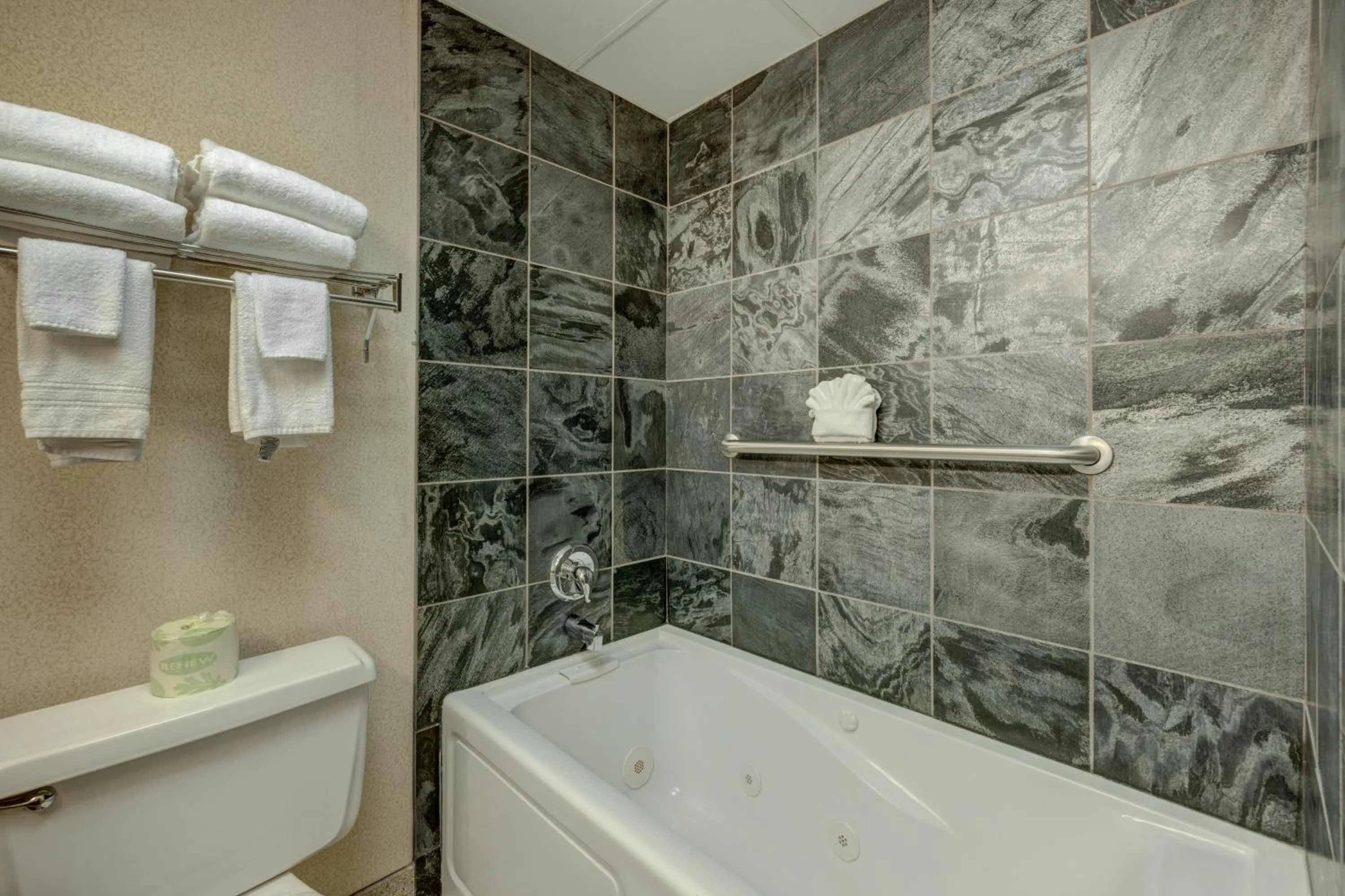 Hot Tub in Riverside Hotel