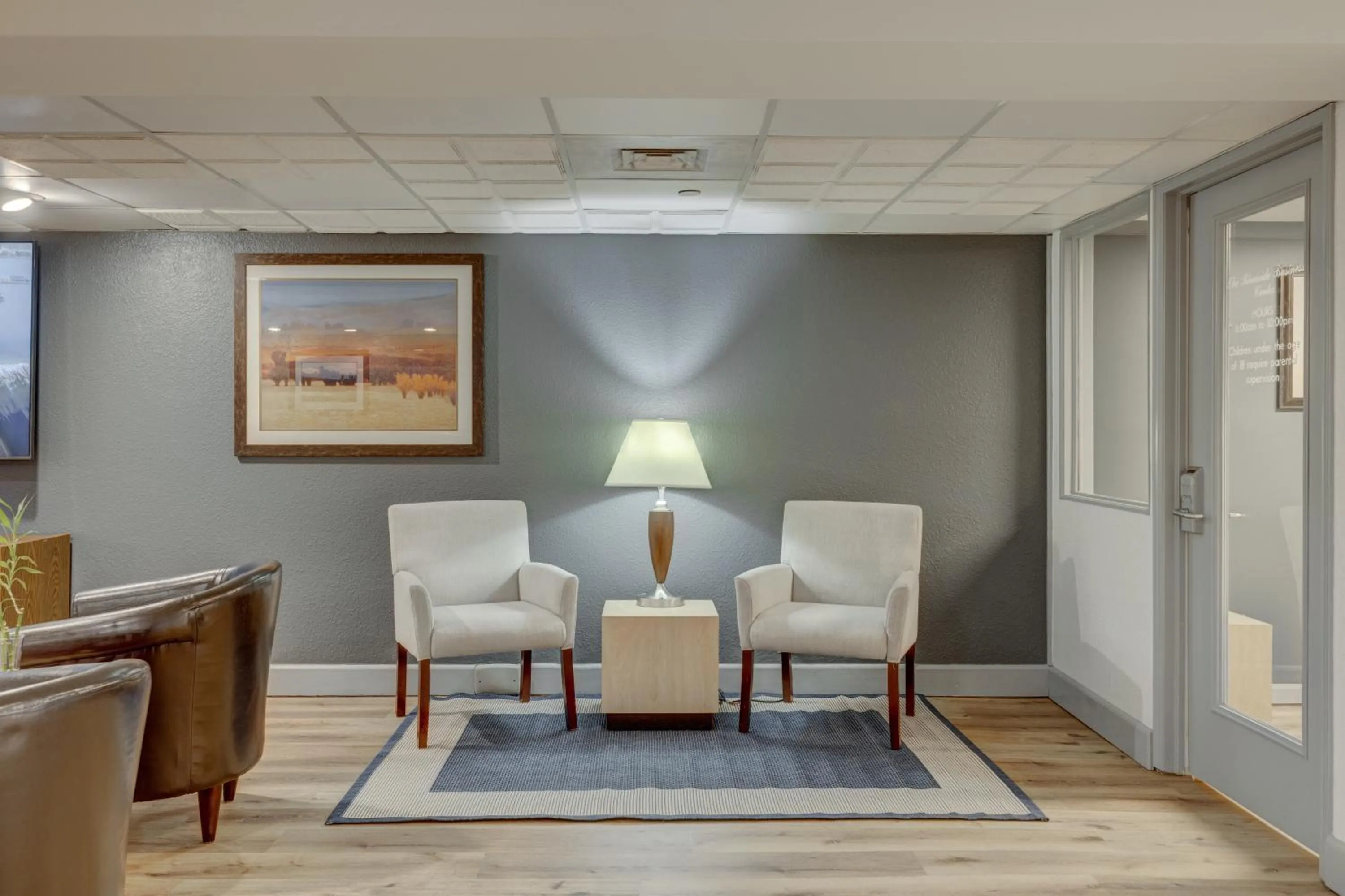 Seating area in Riverside Hotel