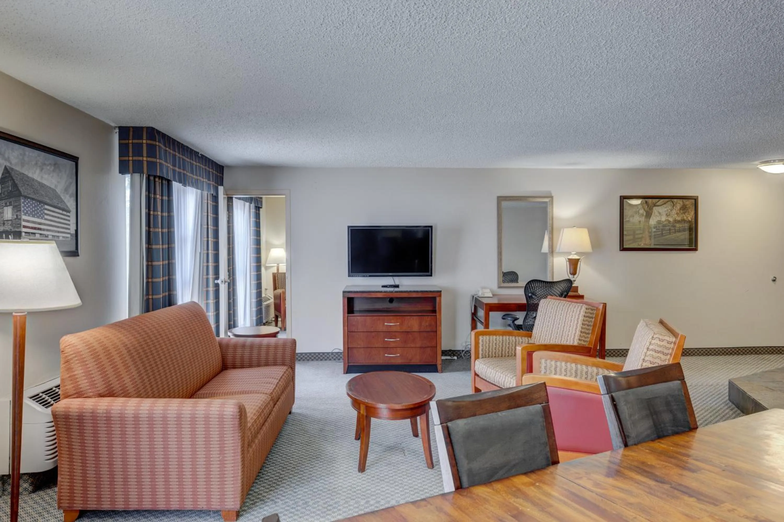 TV and multimedia in Riverside Hotel