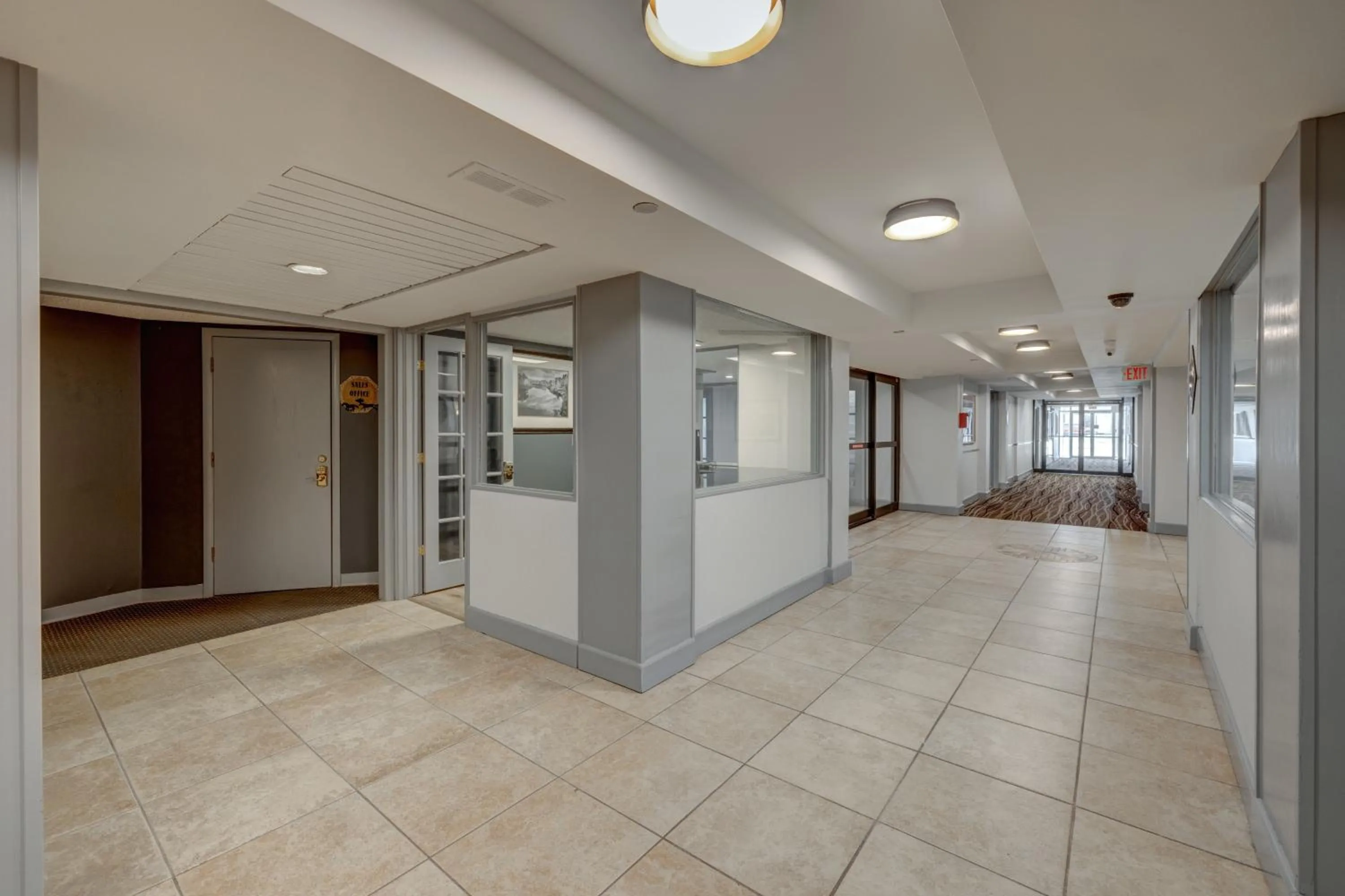 Facade/entrance in Riverside Hotel