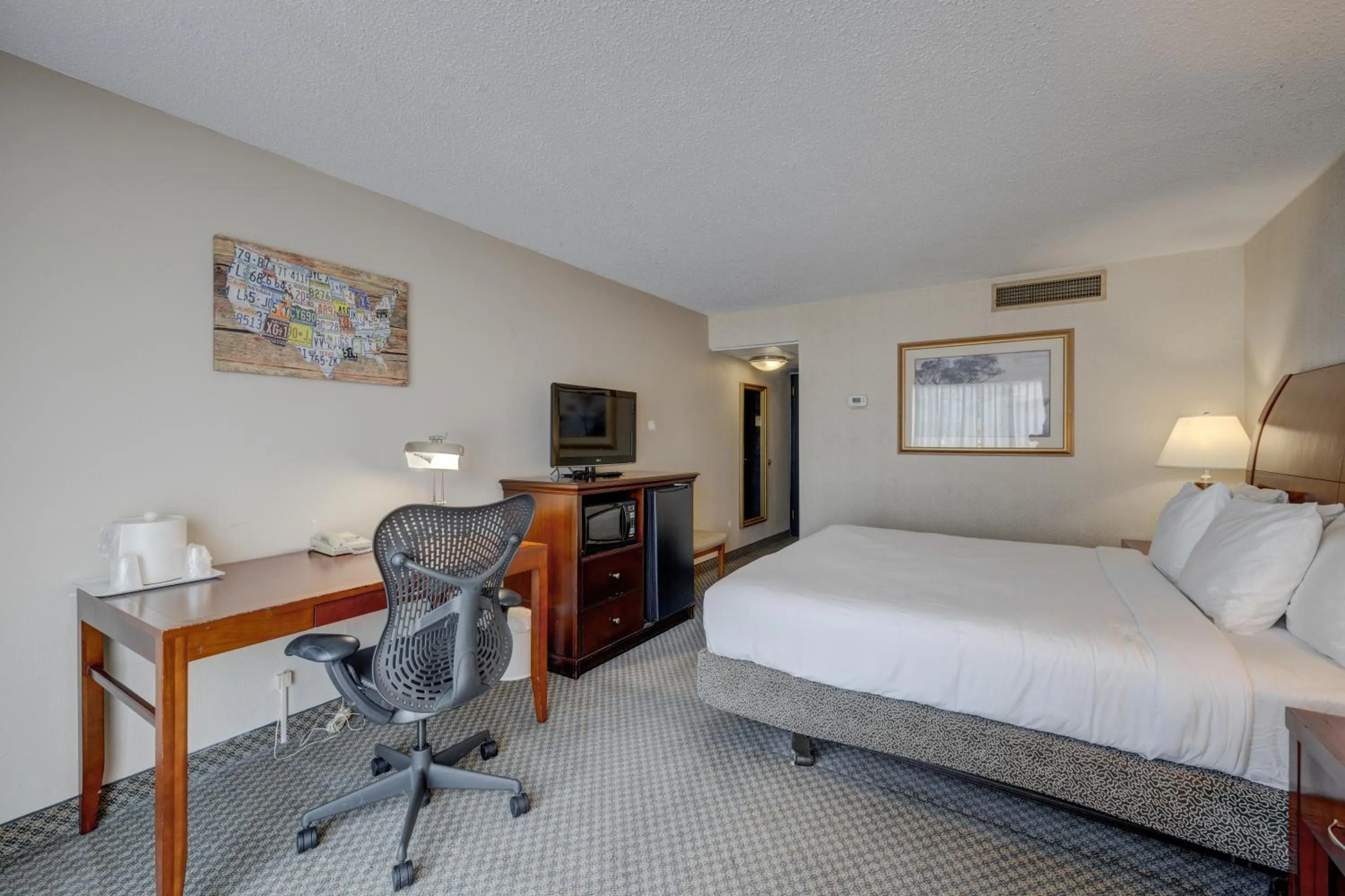 Photo of the whole room, Bed in Riverside Hotel