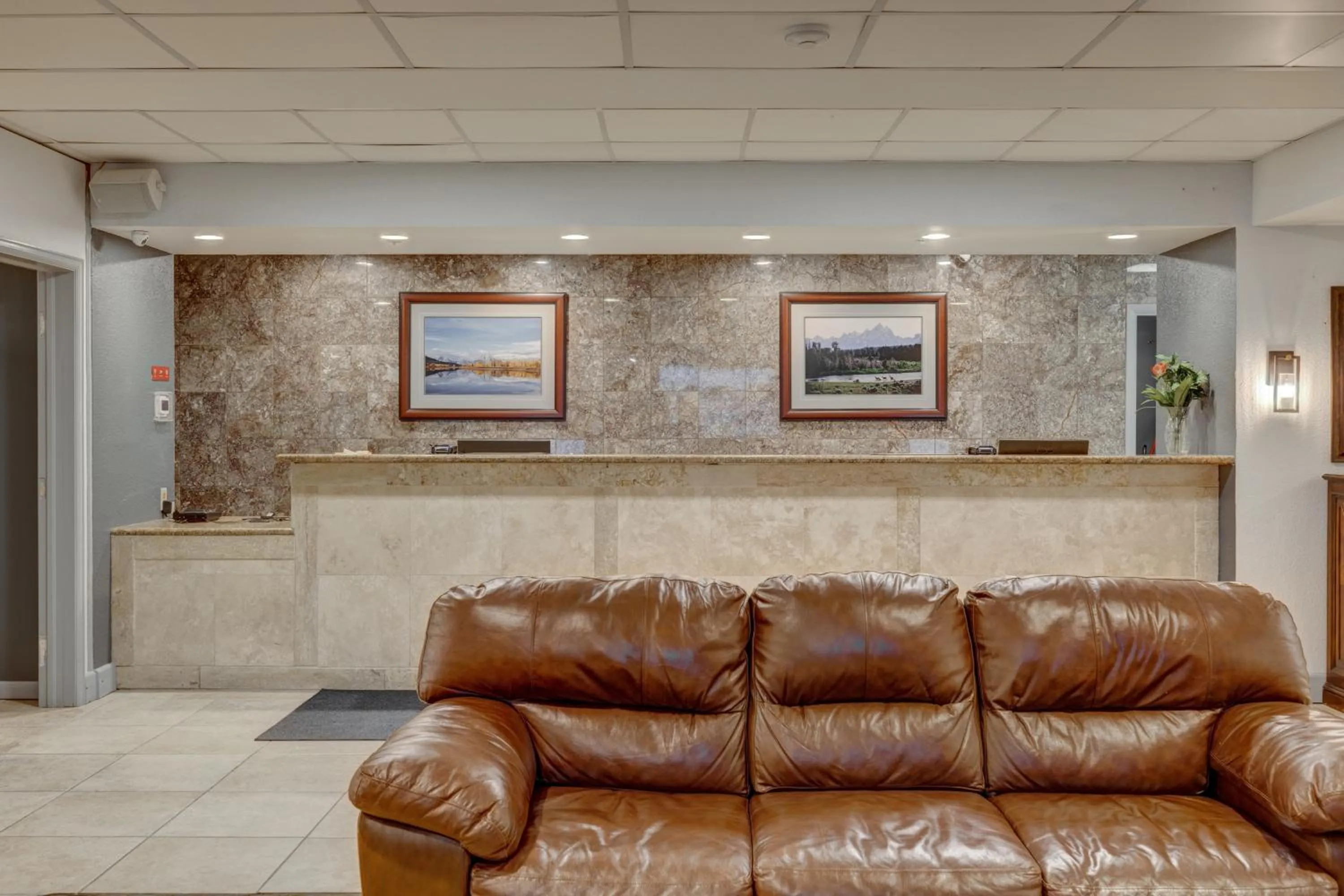 Lobby or reception in Riverside Hotel