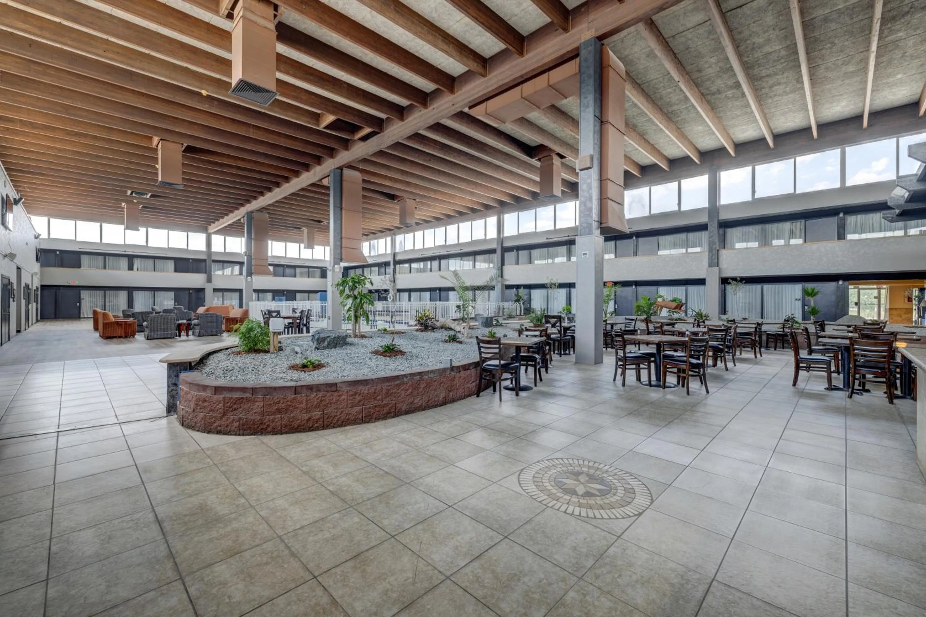 Restaurant/places to eat in Riverside Hotel