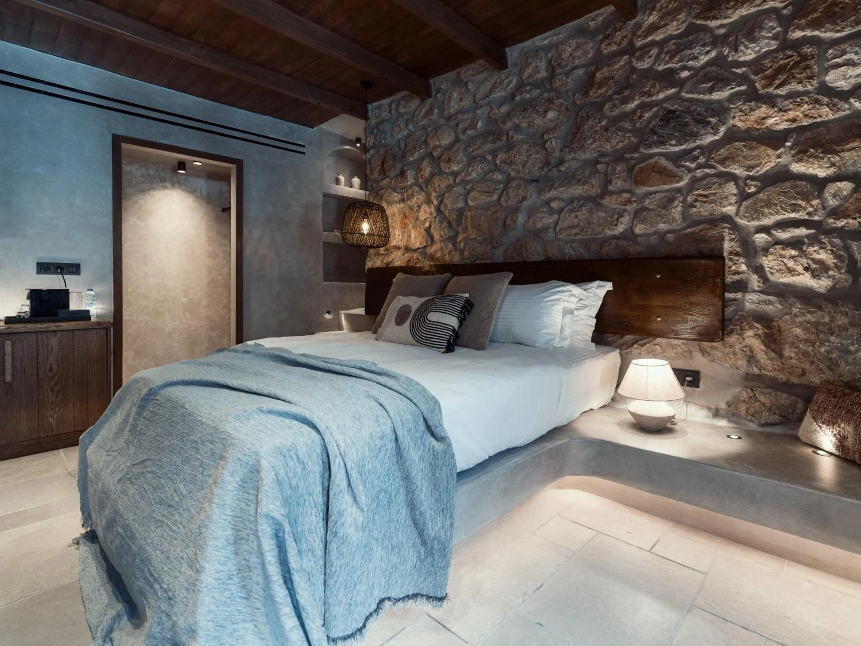 Bed in KaSeas Boutique Hotel