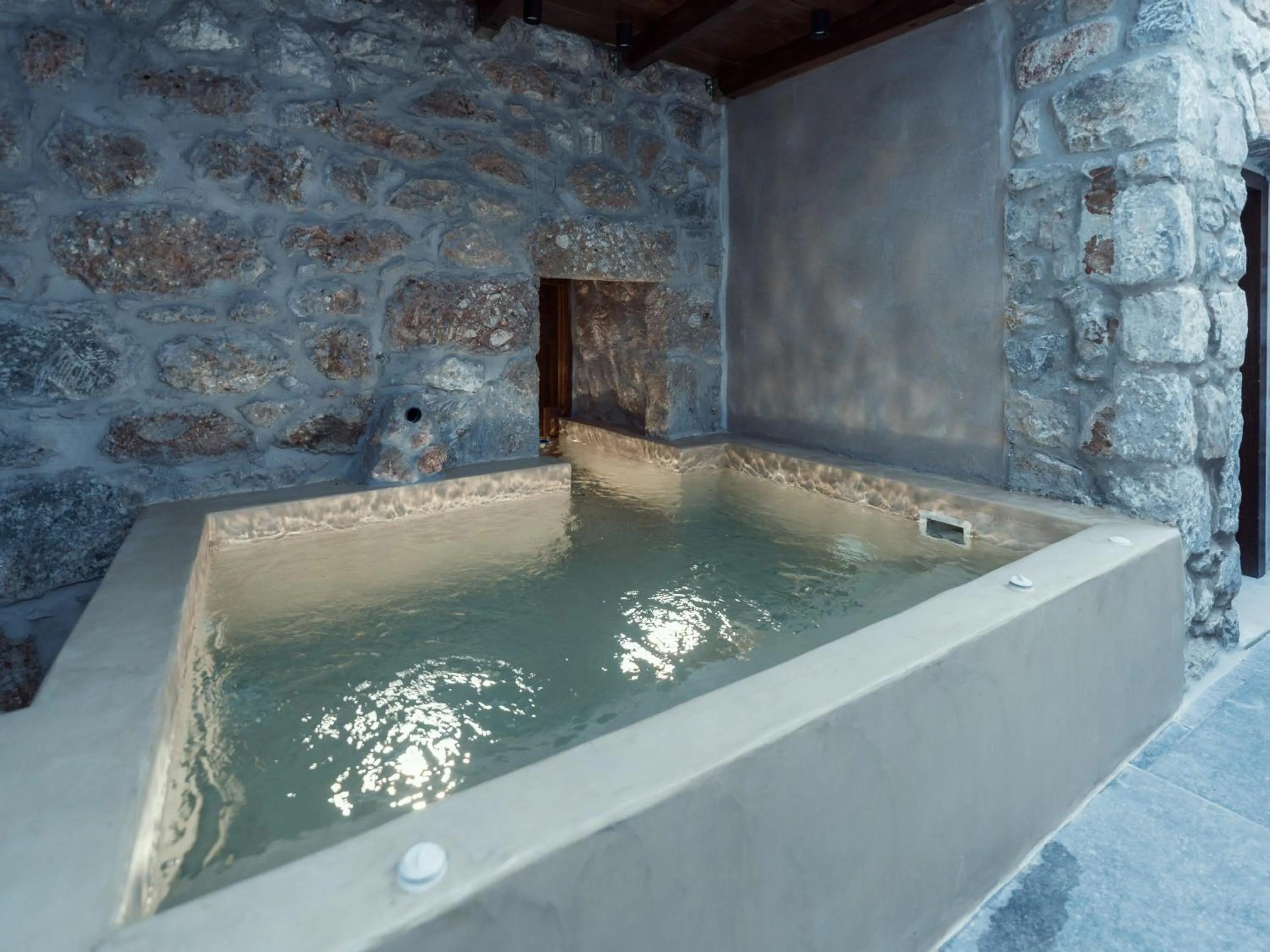 Hot Tub in KaSeas Boutique Hotel