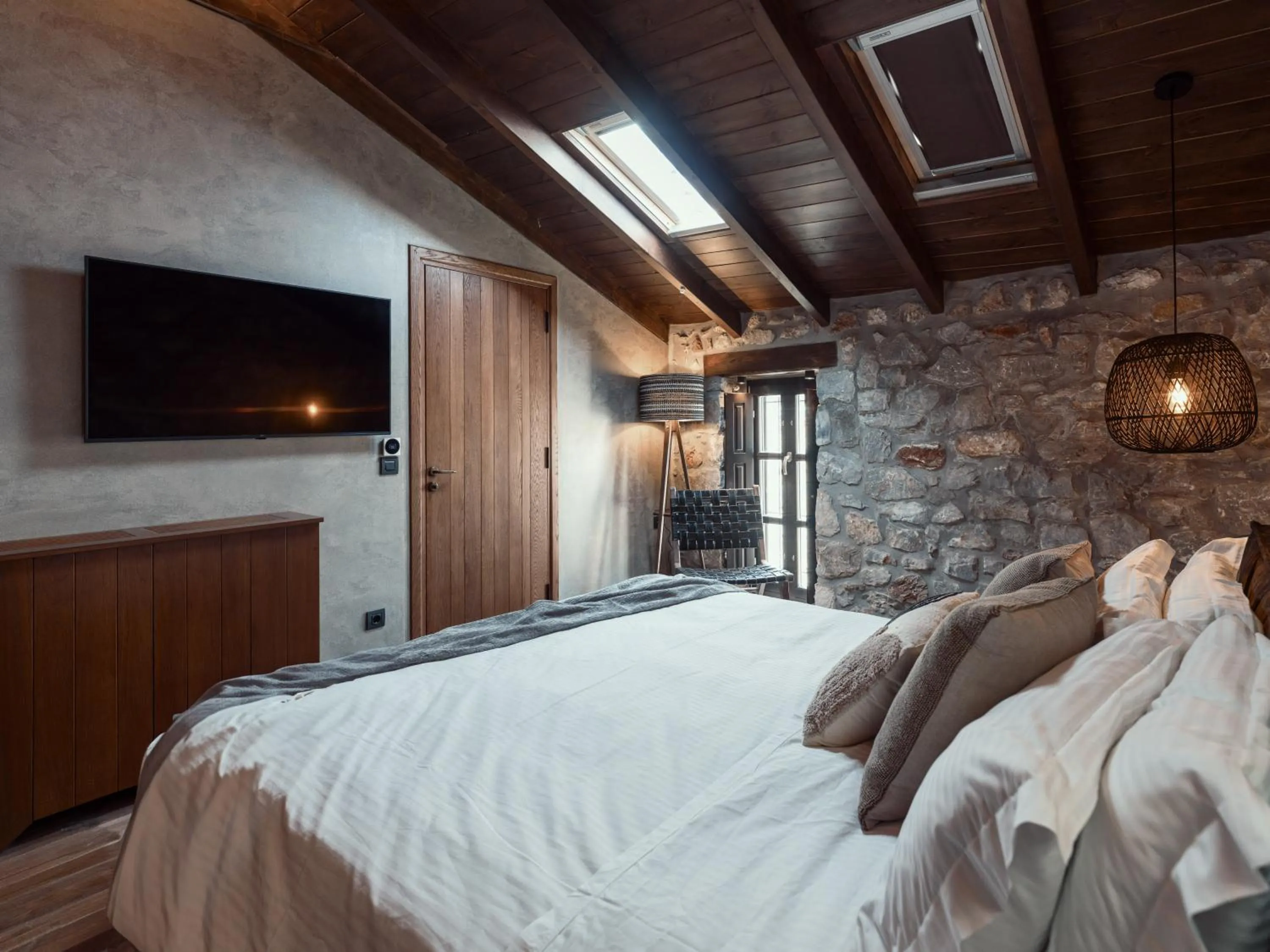 TV and multimedia, Bed in KaSeas Boutique Hotel