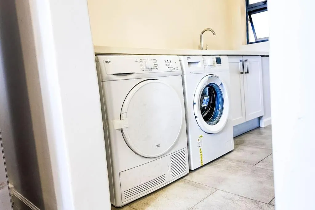 washing machine in 124 Platinum Peak ,Victoria Falls