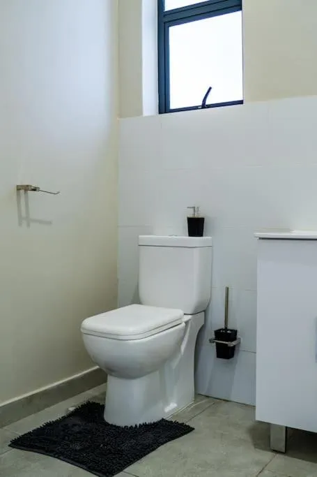 Toilet in 124 Platinum Peak ,Victoria Falls