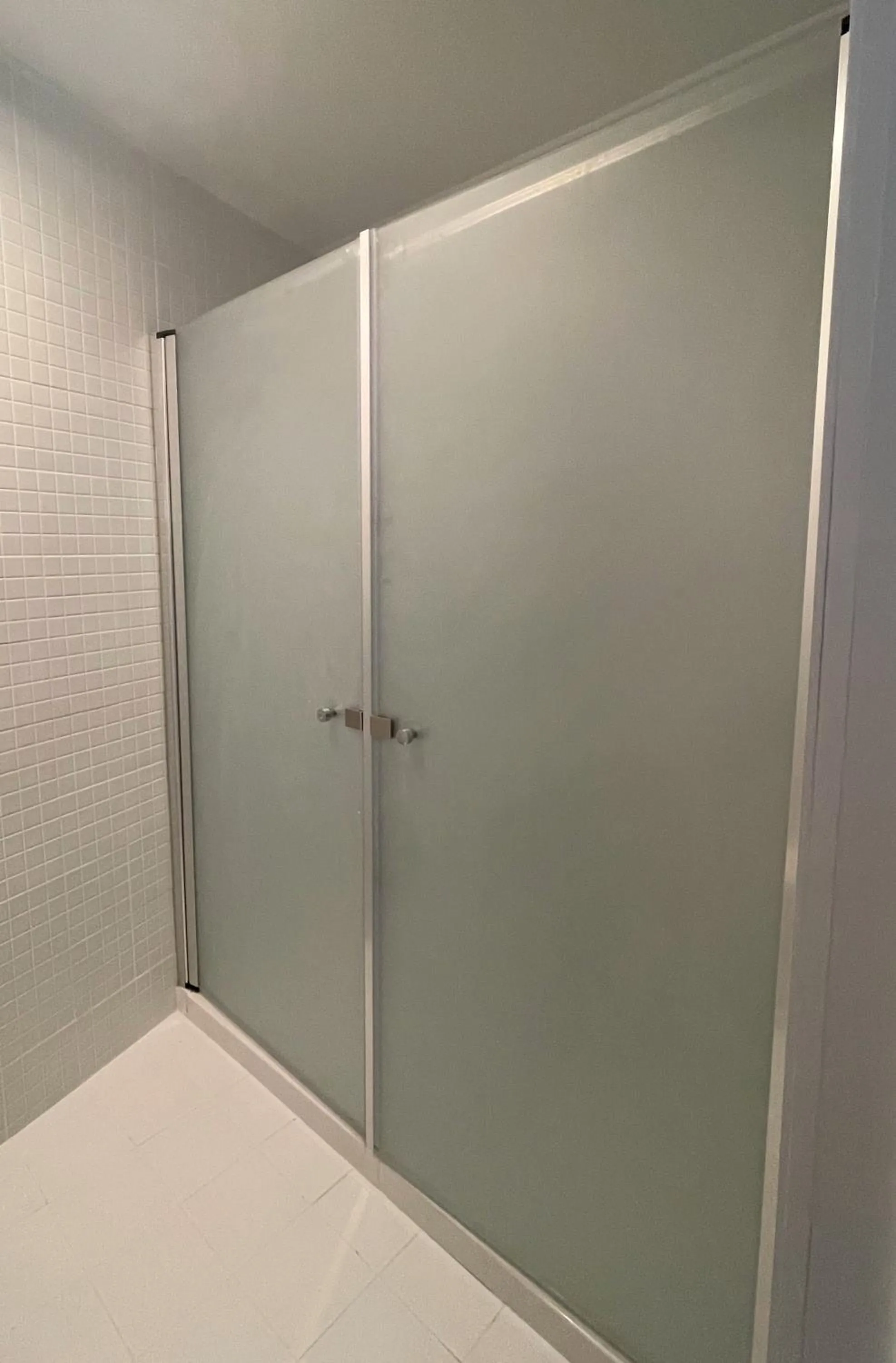 Shower in Partenope Hostel and Suites