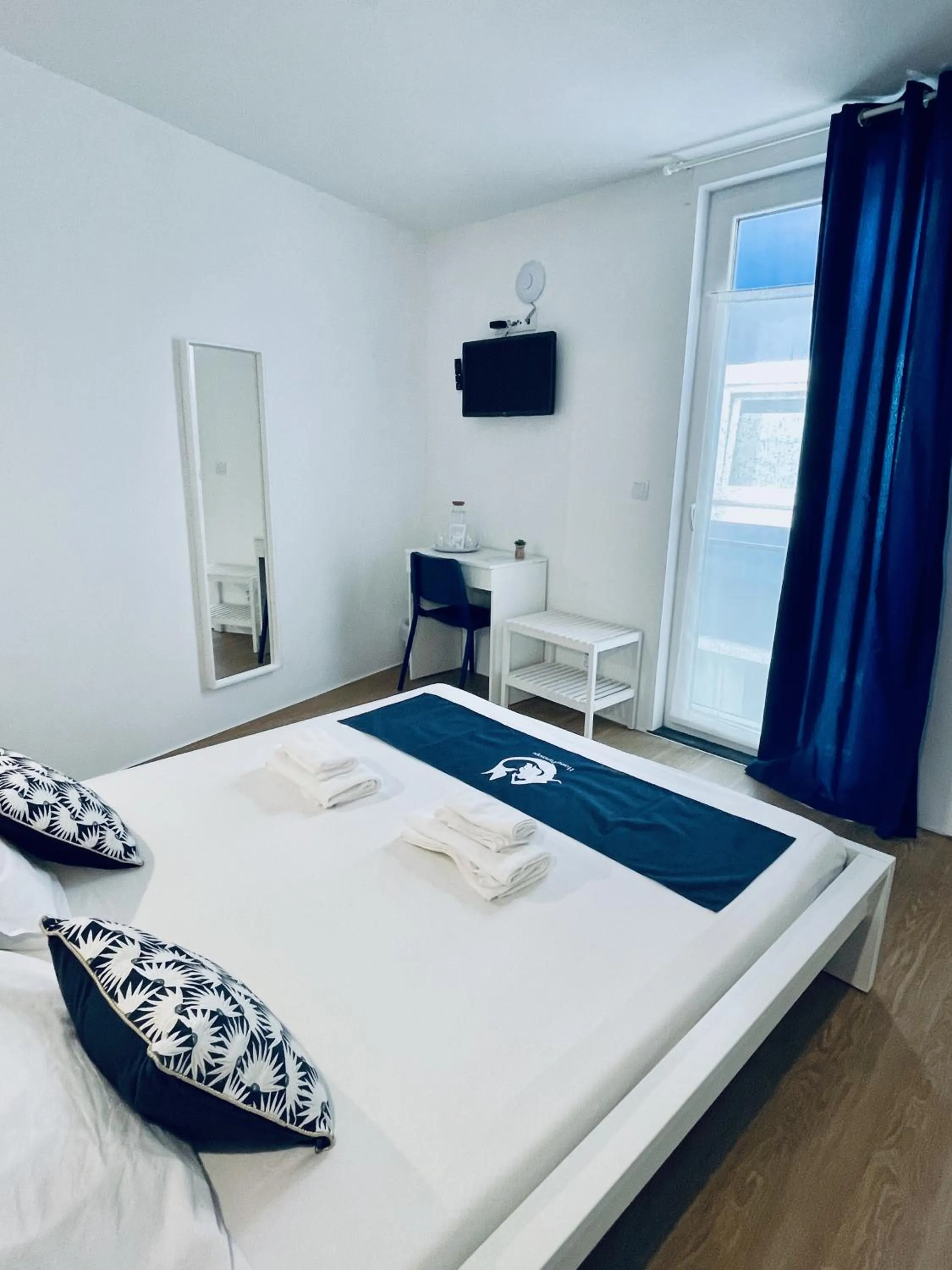 Bedroom, Bed in Partenope Hostel and Suites