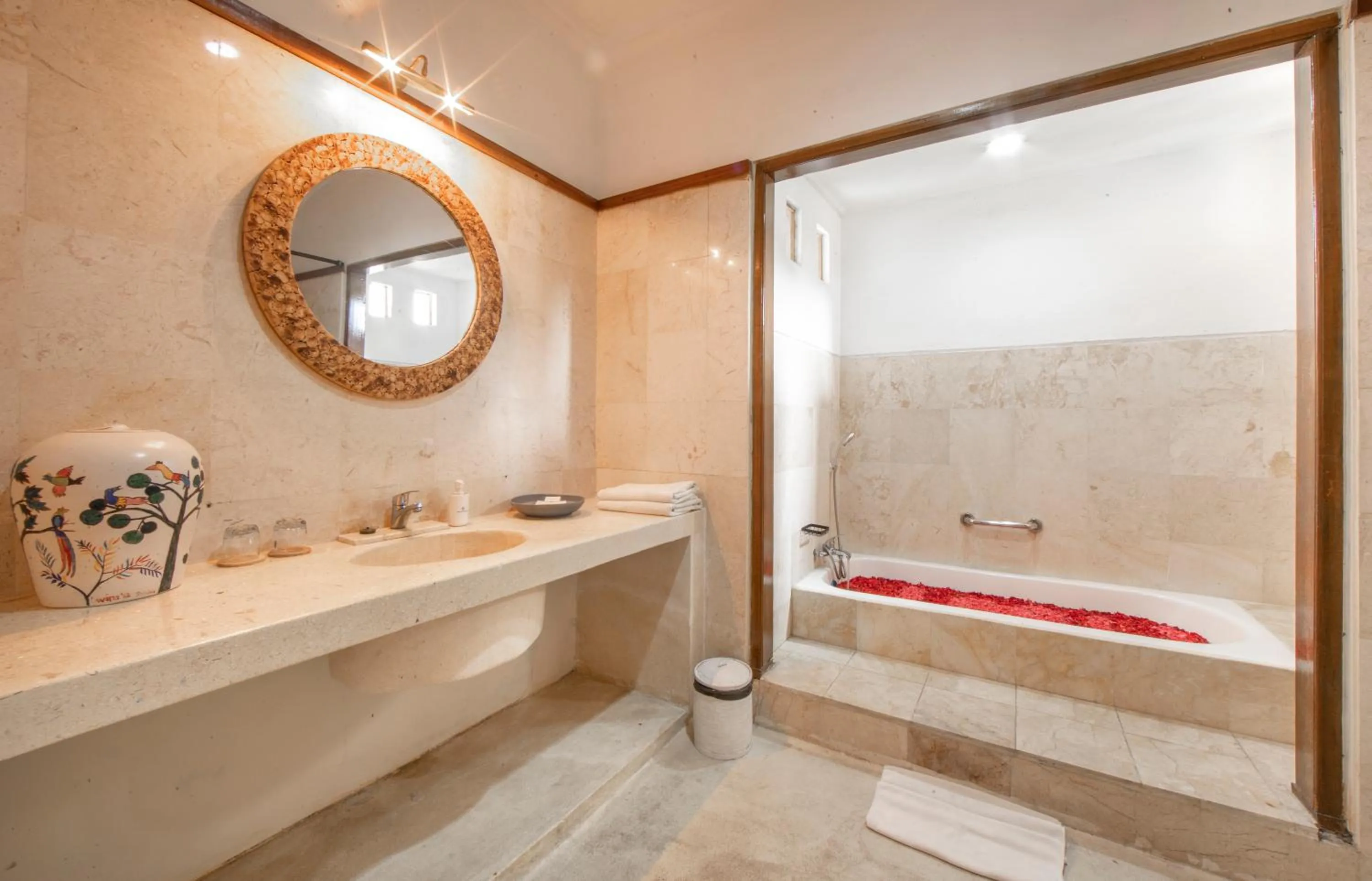 Bathroom in Alam Puri Art Museum and Villas