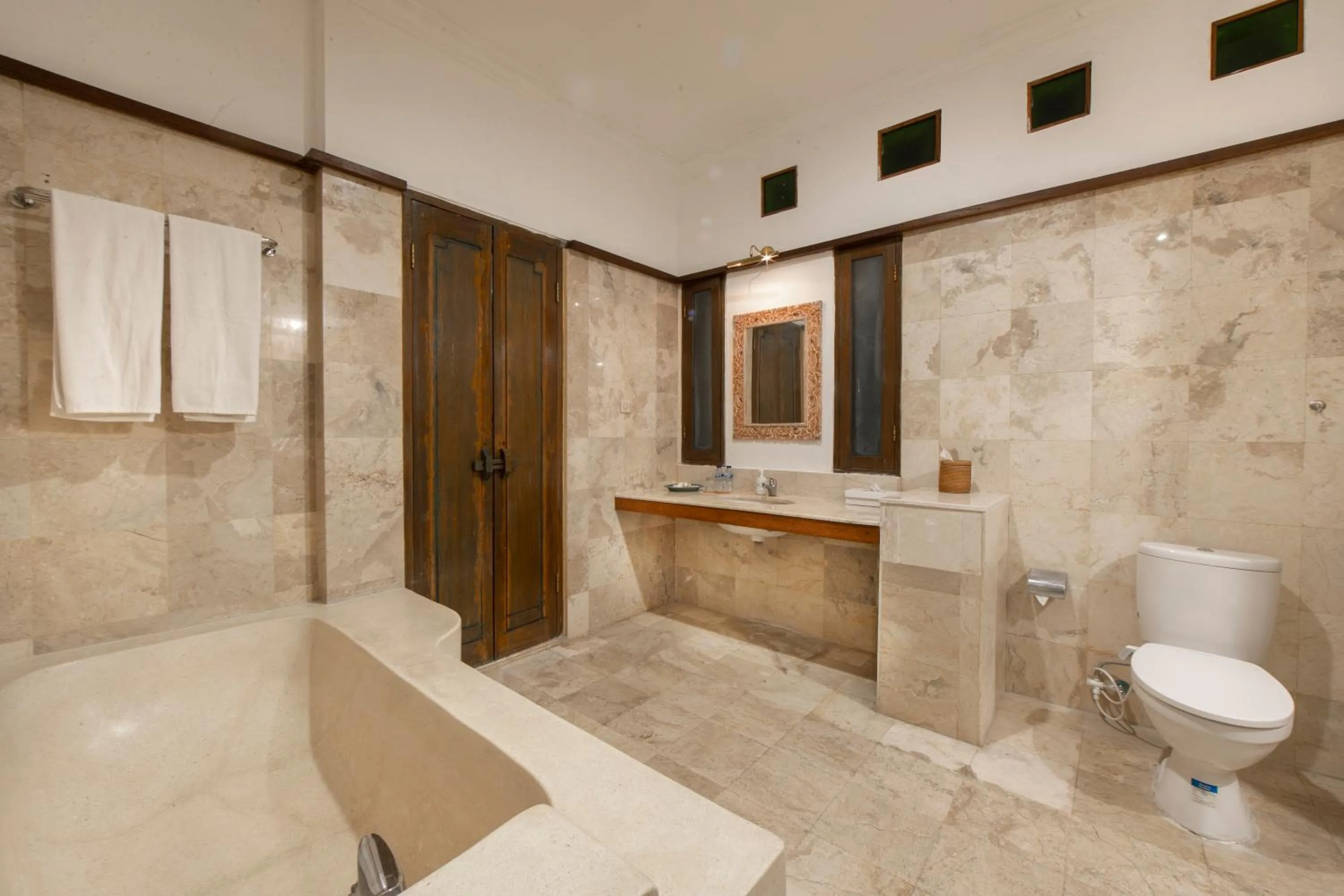 Bath in Alam Puri Art Museum and Villas