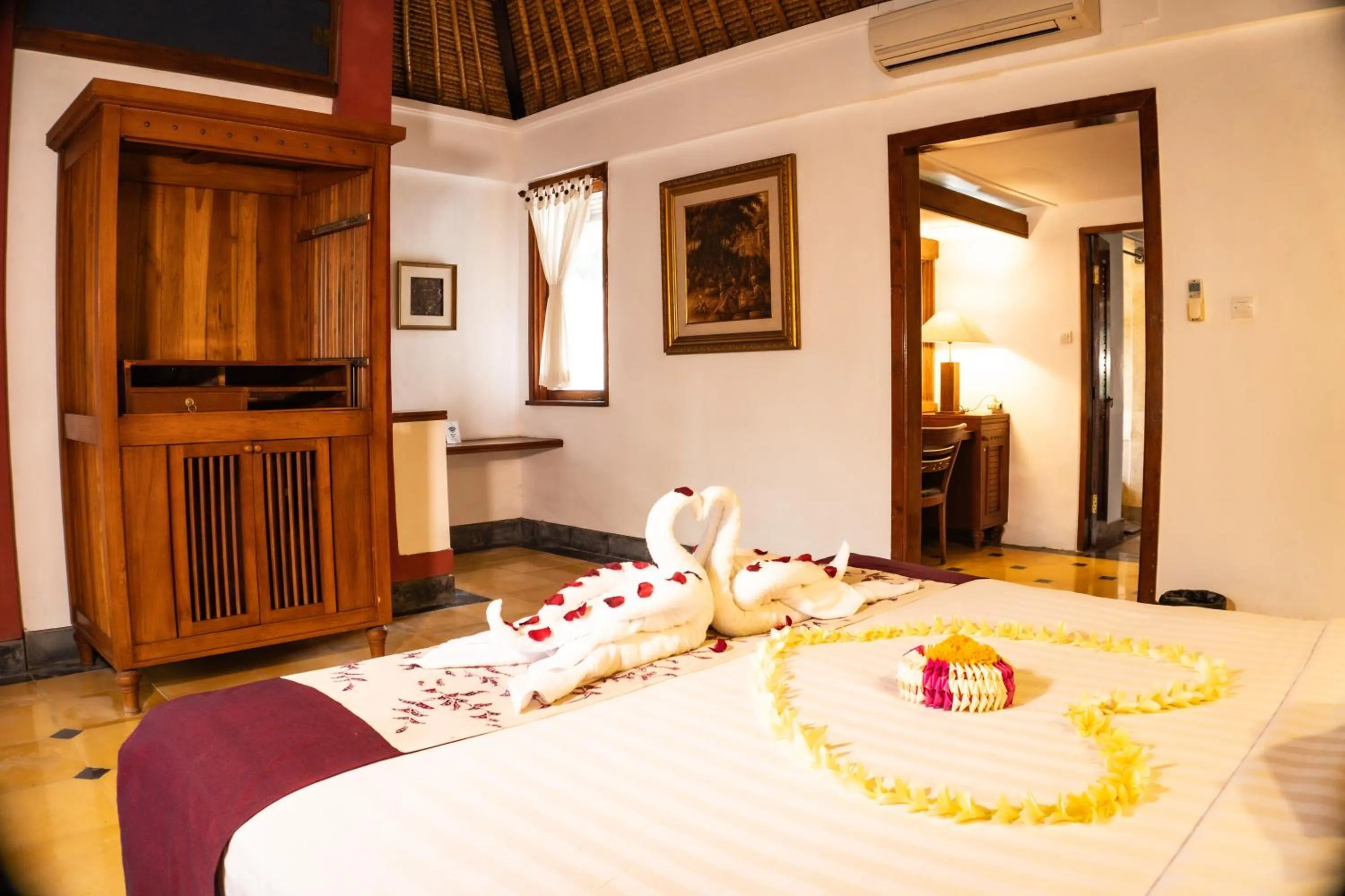 Bed in Alam Puri Art Museum and Villas