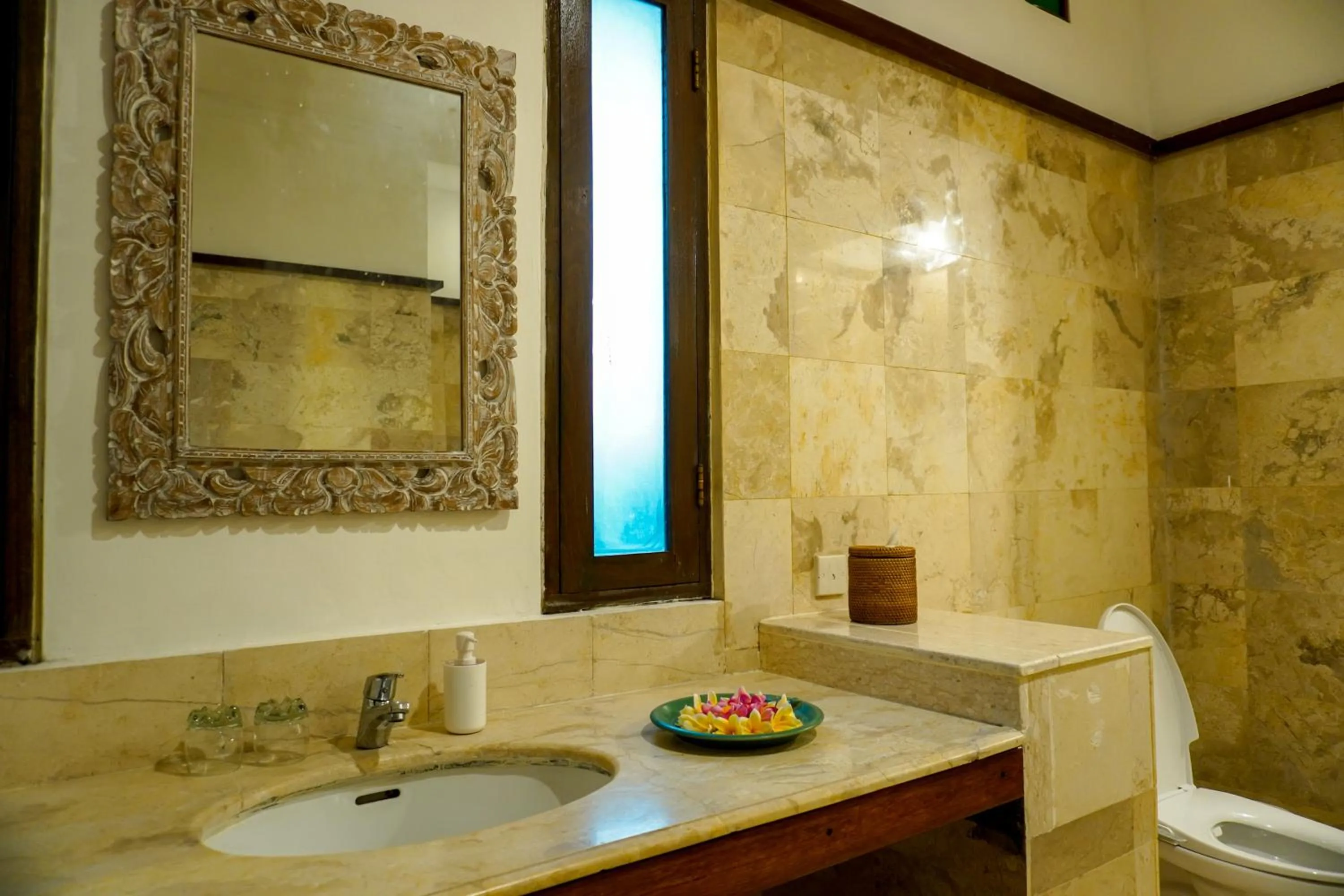 Bathroom in Alam Puri Art Museum and Villas