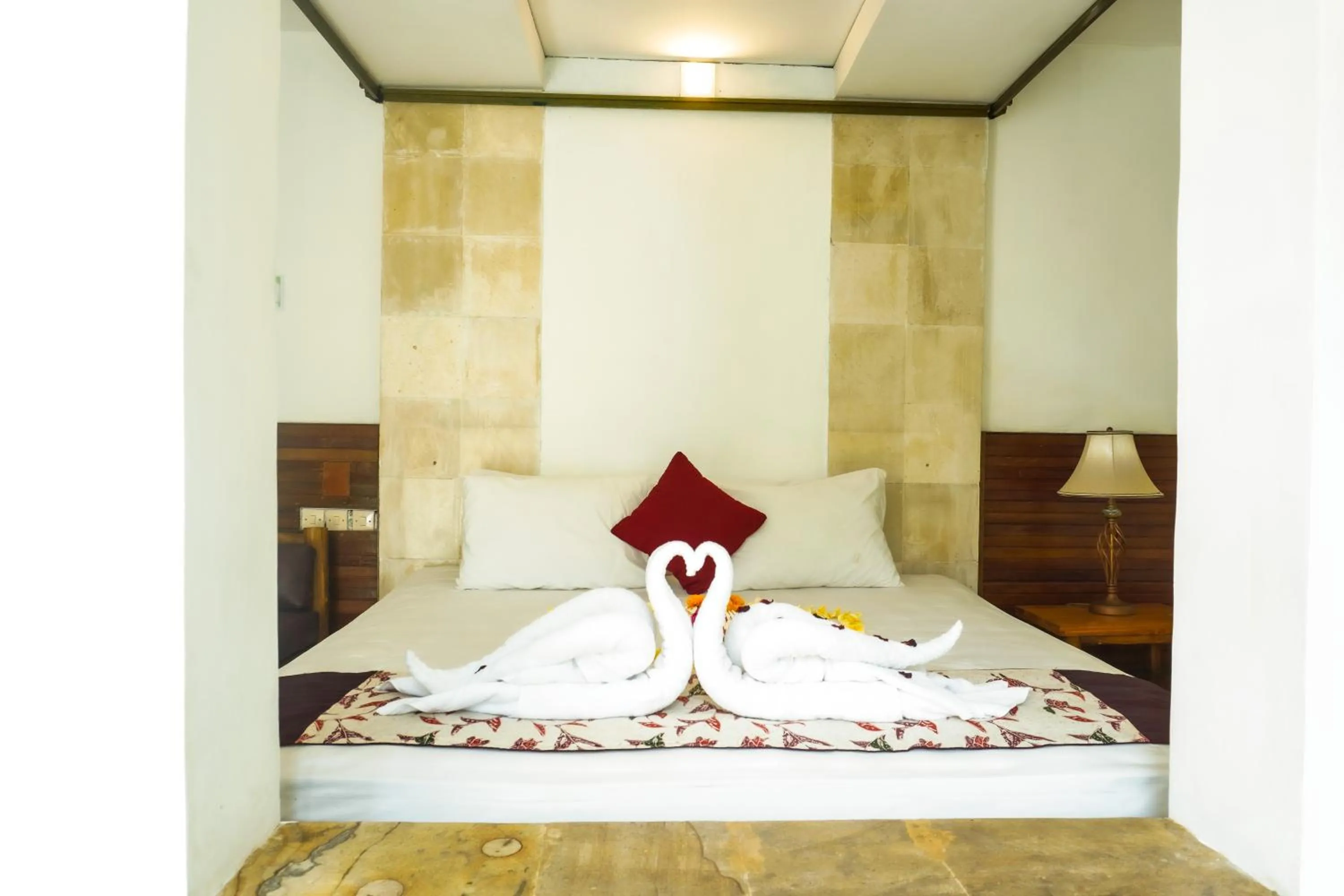 Bed in Alam Puri Art Museum and Villas