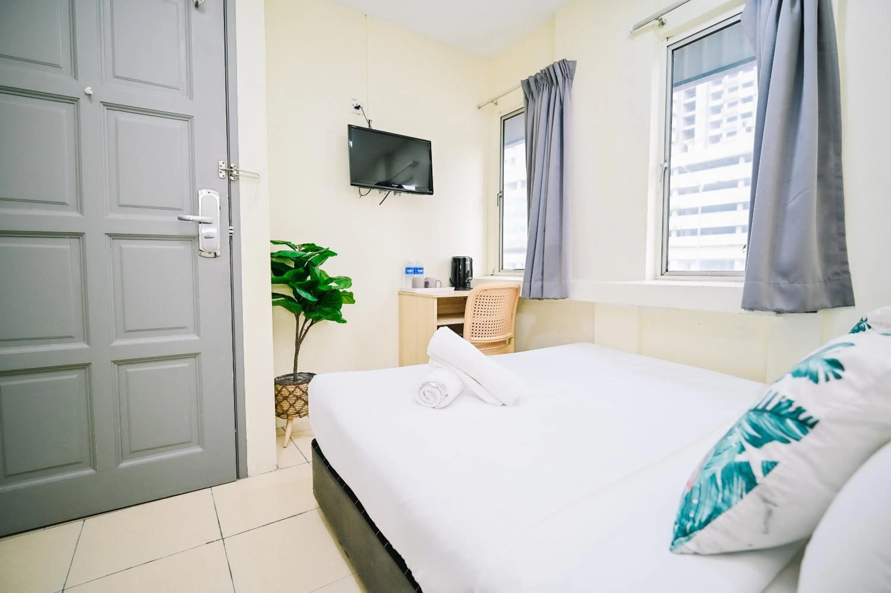 Photo of the whole room, Bed in Swing & Pillows - My Home Hotel Wangsa Maju