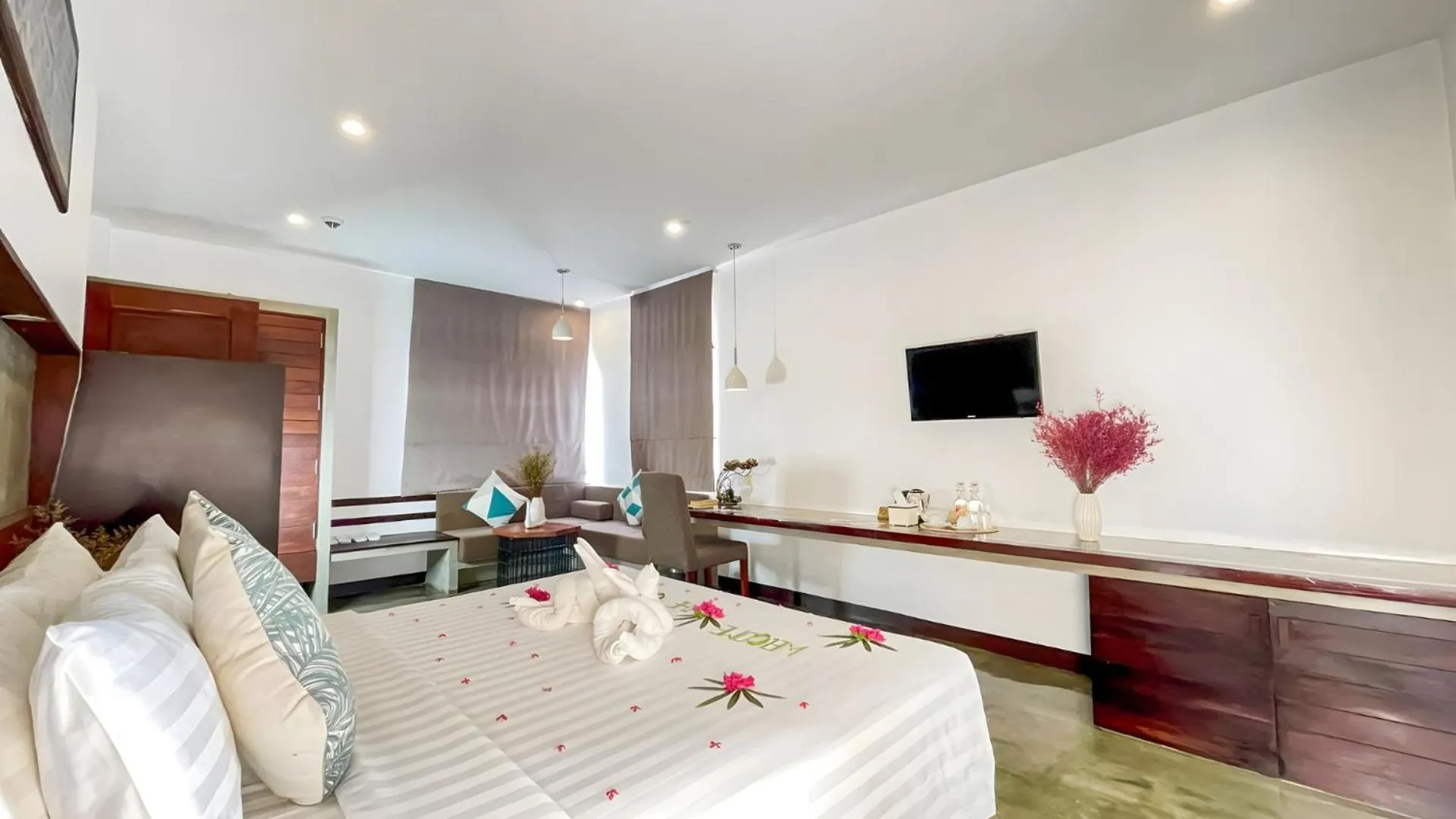 Bedroom, Bed in The Calm Oasis