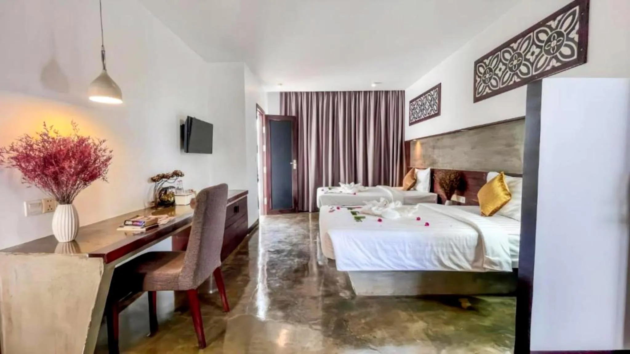 Bed in The Calm Oasis