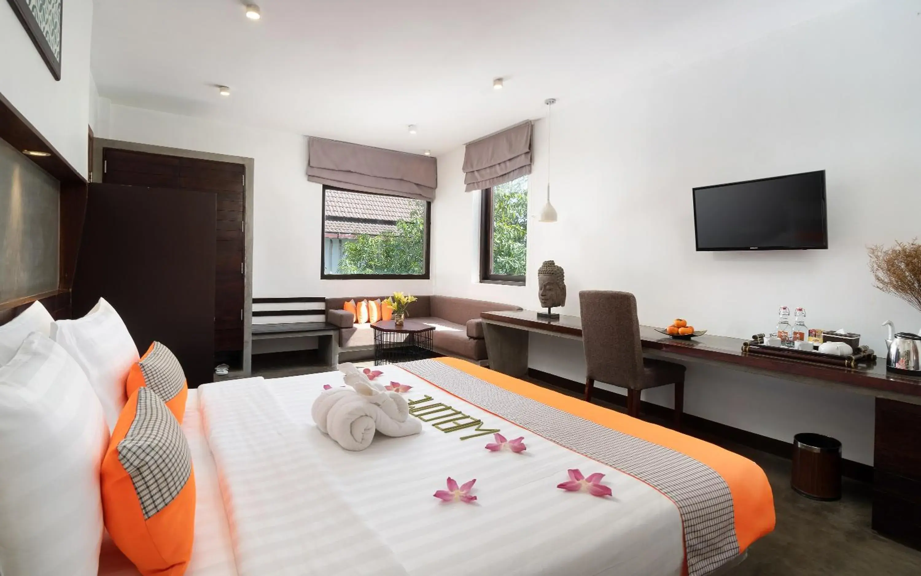 Deluxe King City View with Bathtub and Sofa in The Calm Oasis Deluxe King City View with Bathtub and Sofa in The Calm Oasis