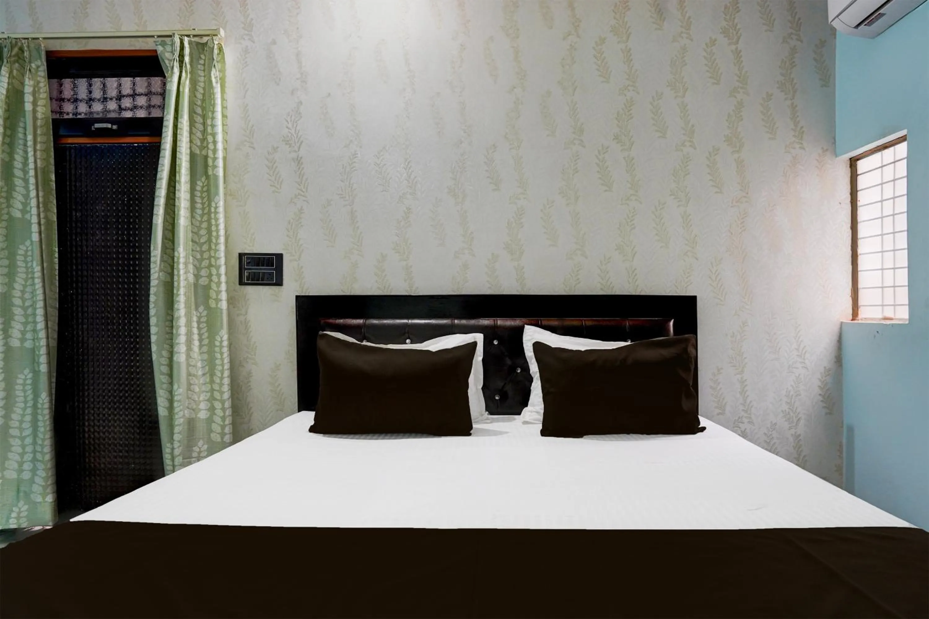 Bedroom in Hotel O J.k Hotel and resturant