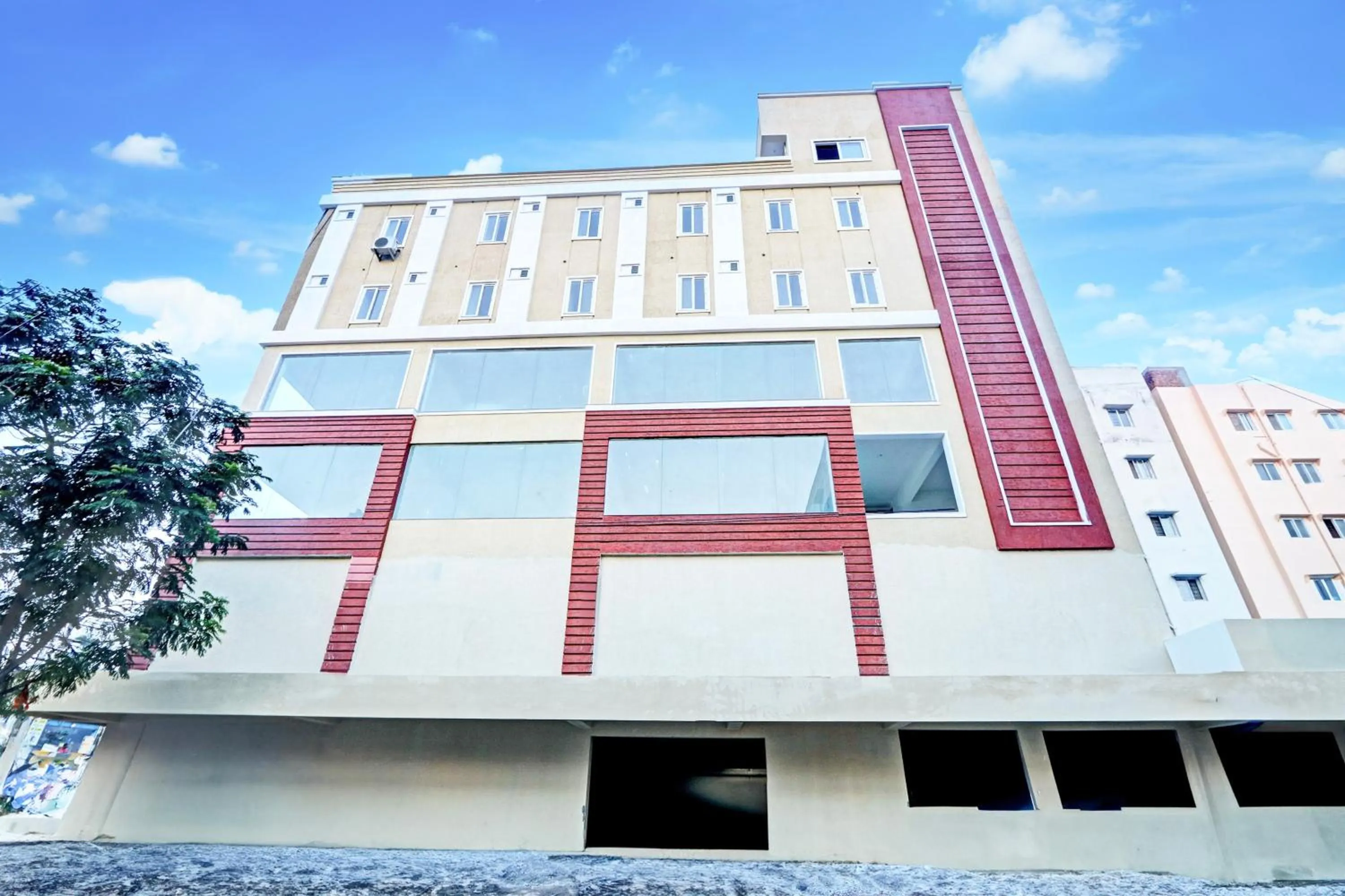 Hotel O RB @ KOMPALLY