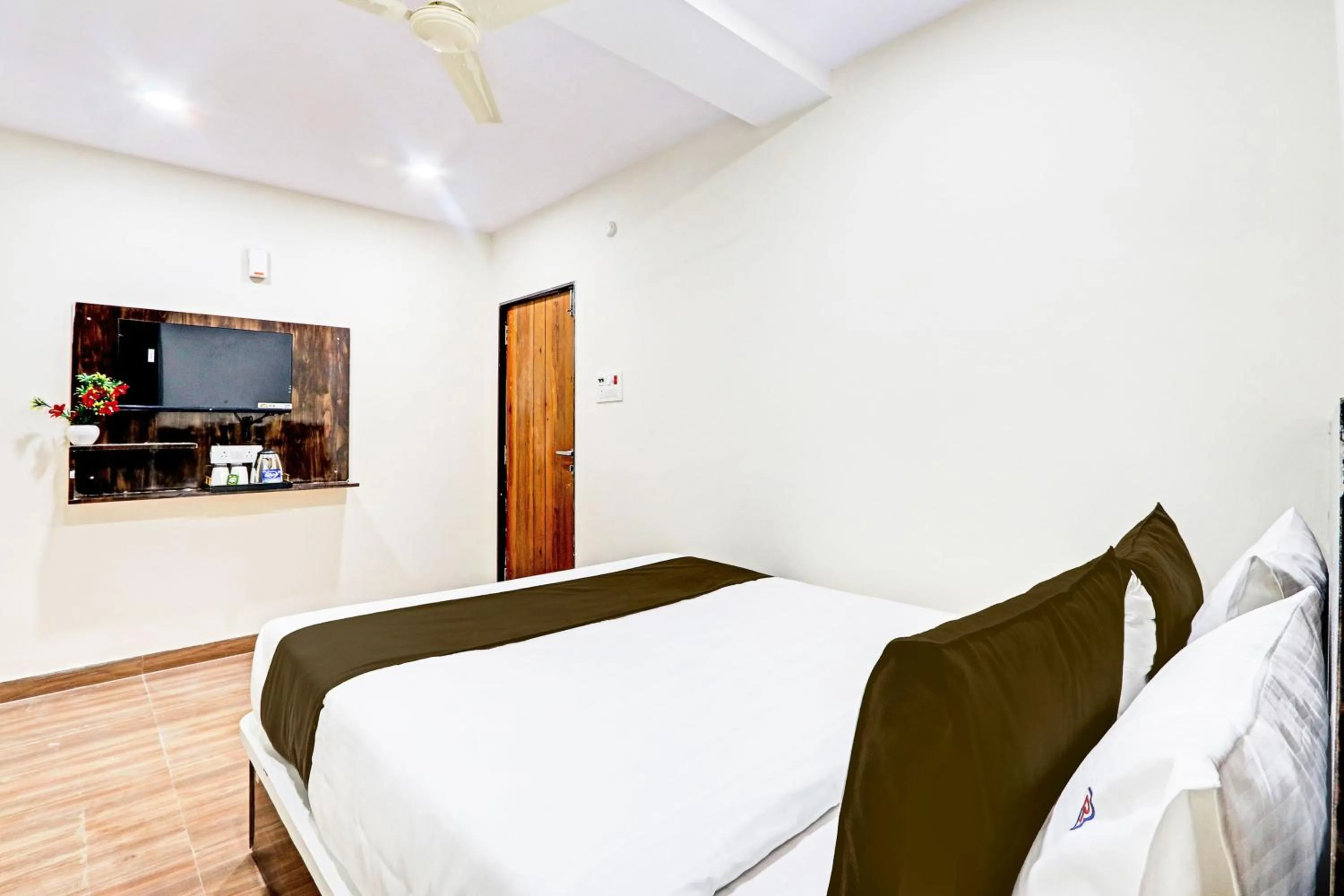 Bedroom, Bed in Hotel O RB @ KOMPALLY