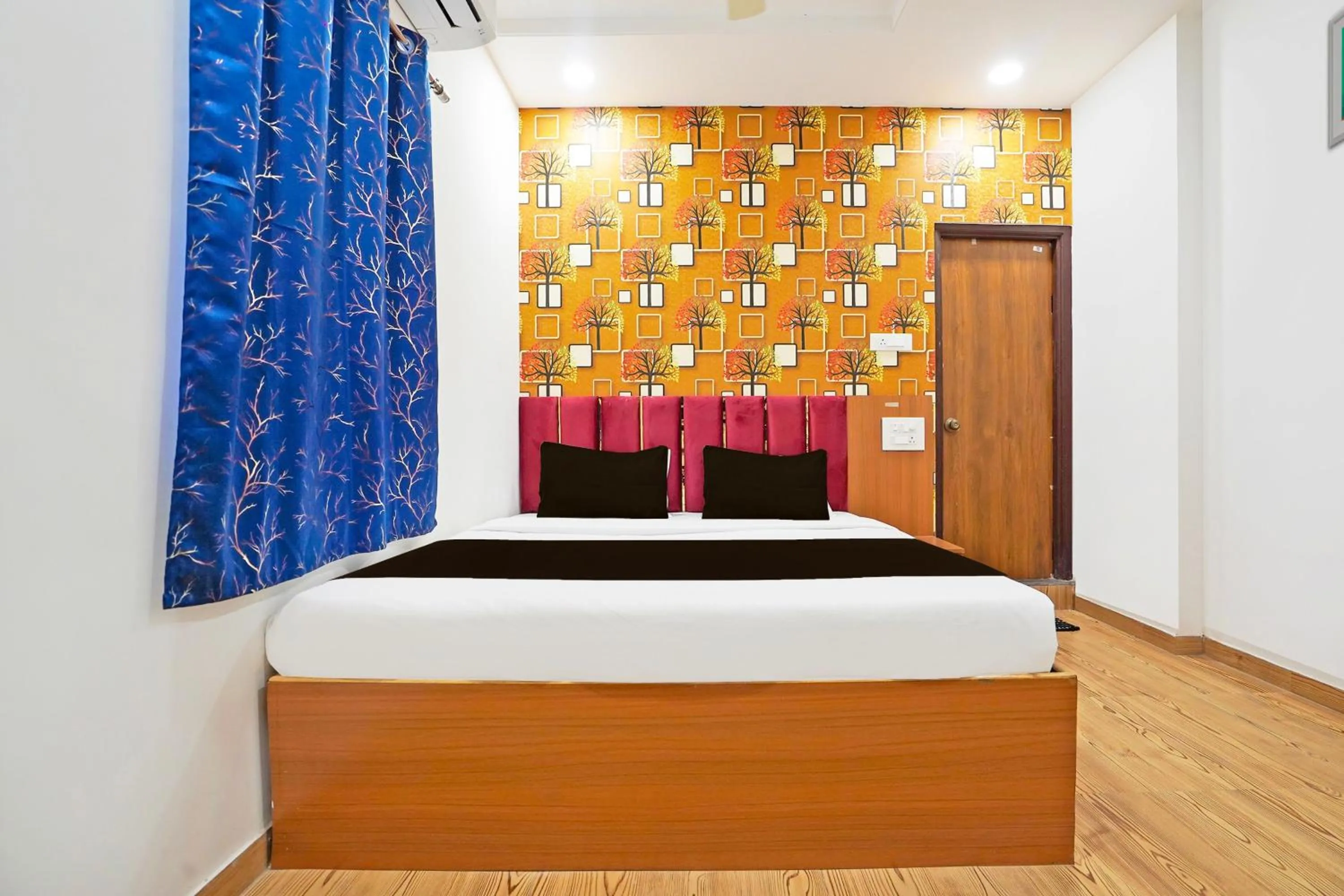 Bedroom, Bed in Super Hotel O Sunshine Villa
