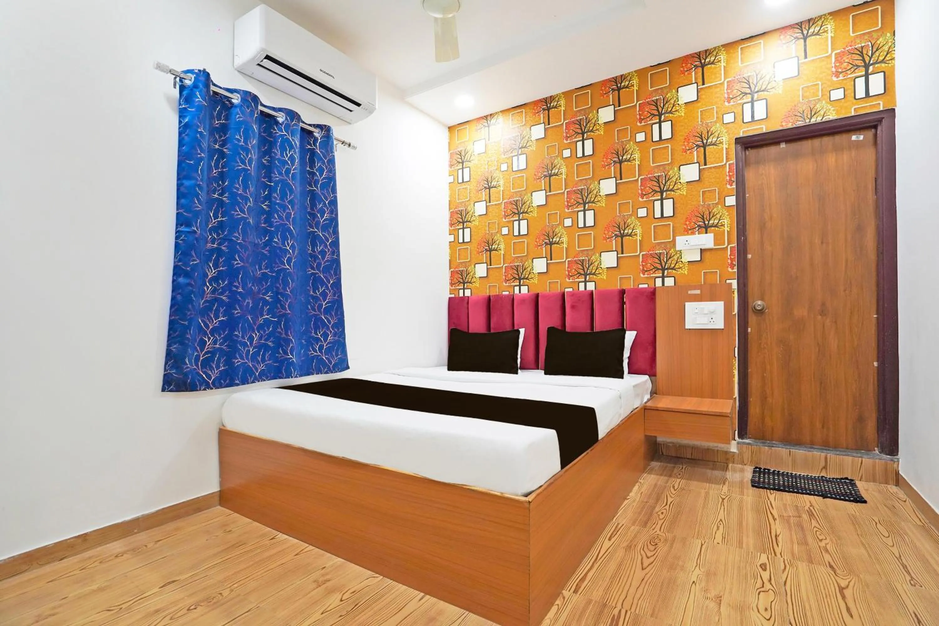 Bedroom, Bed in Super Hotel O Sunshine Villa