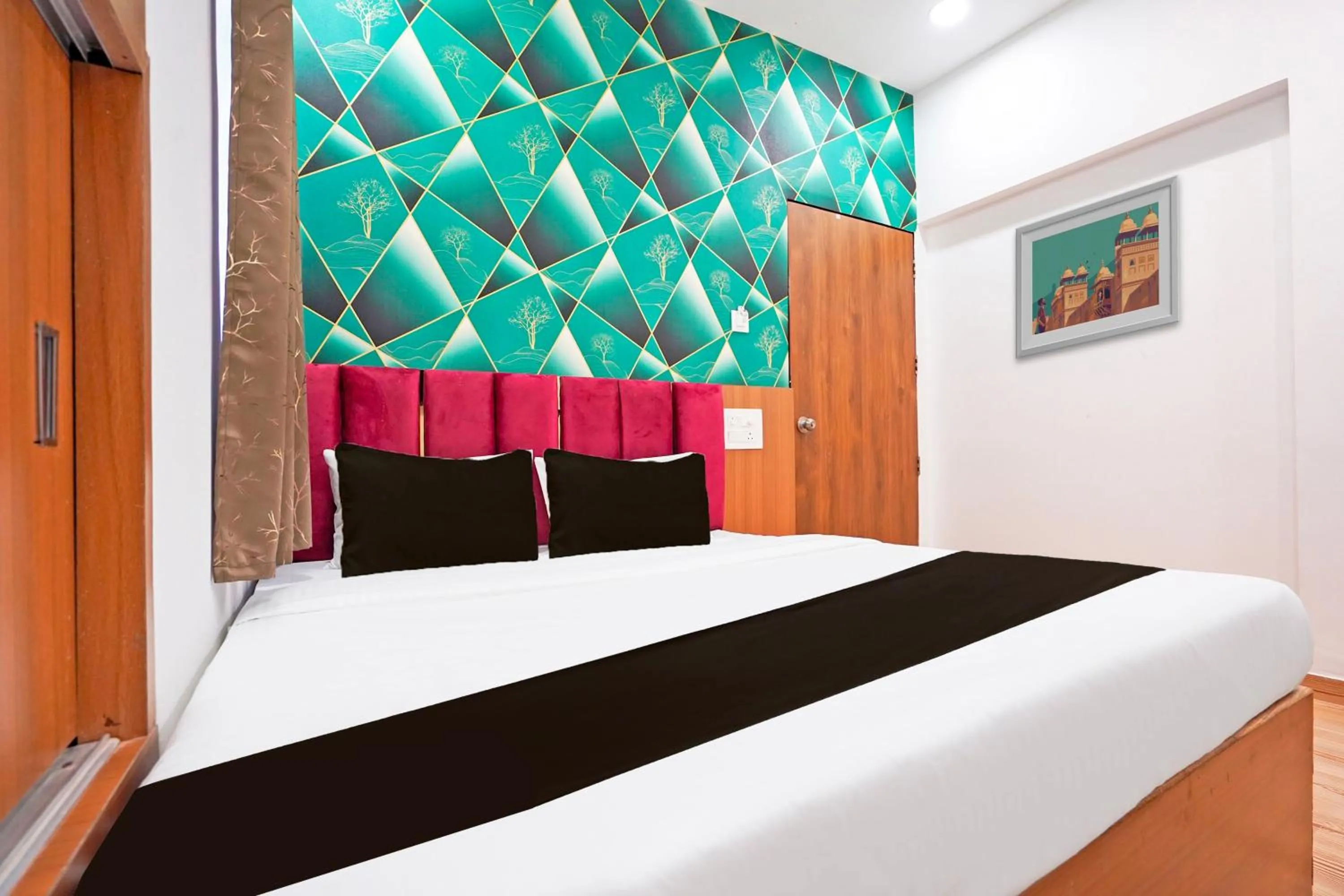 Bedroom, Bed in Super Hotel O Sunshine Villa