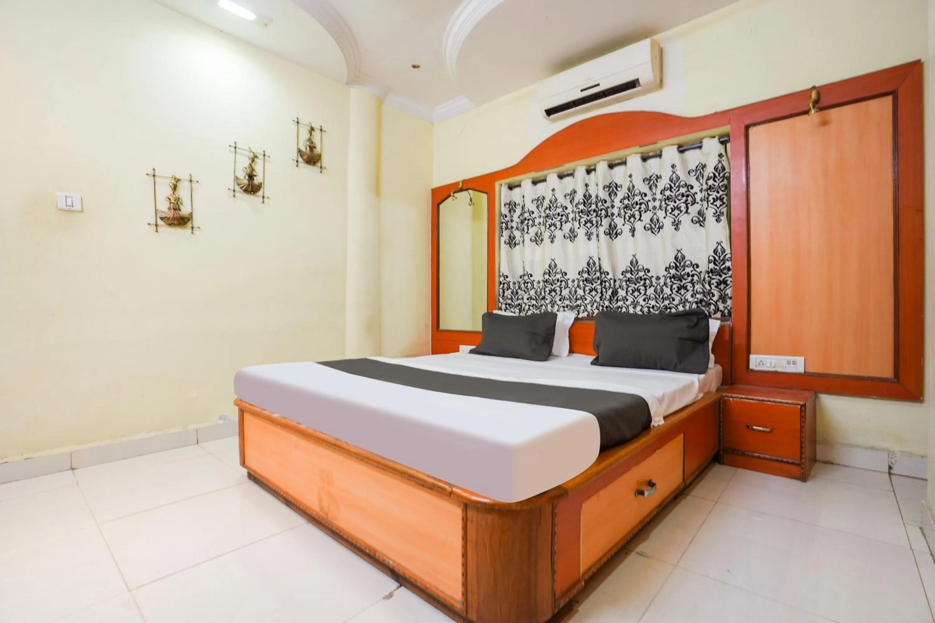 Bedroom in Hotel O The Heaven Inn