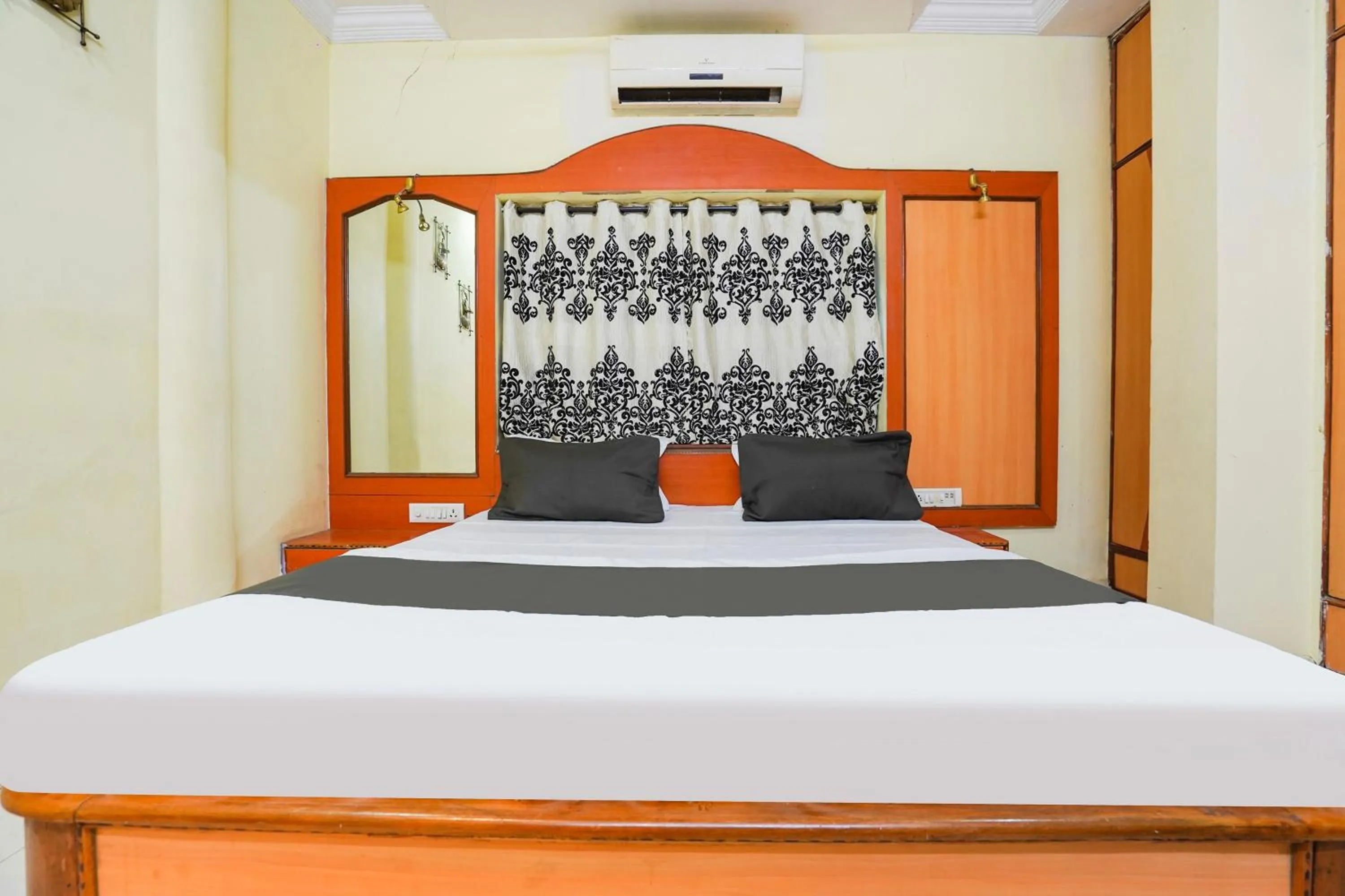 Bedroom in Hotel O The Heaven Inn